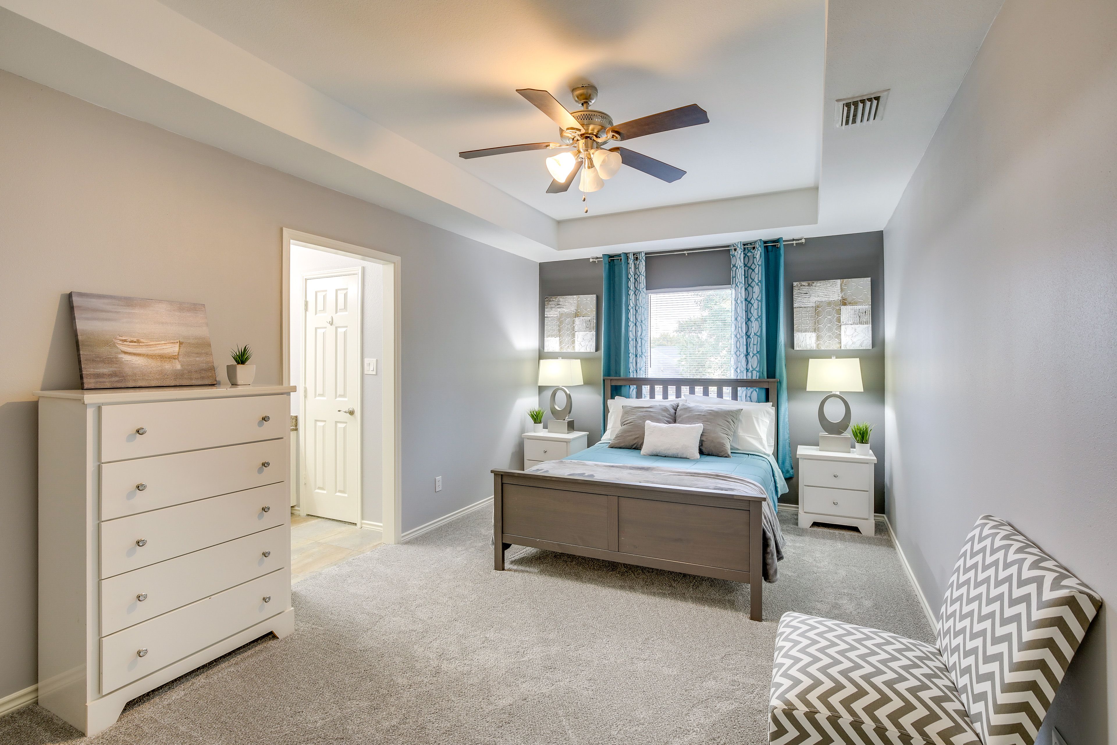 Bedroom 2 | Queen Bed | 2nd Floor | Smart TV