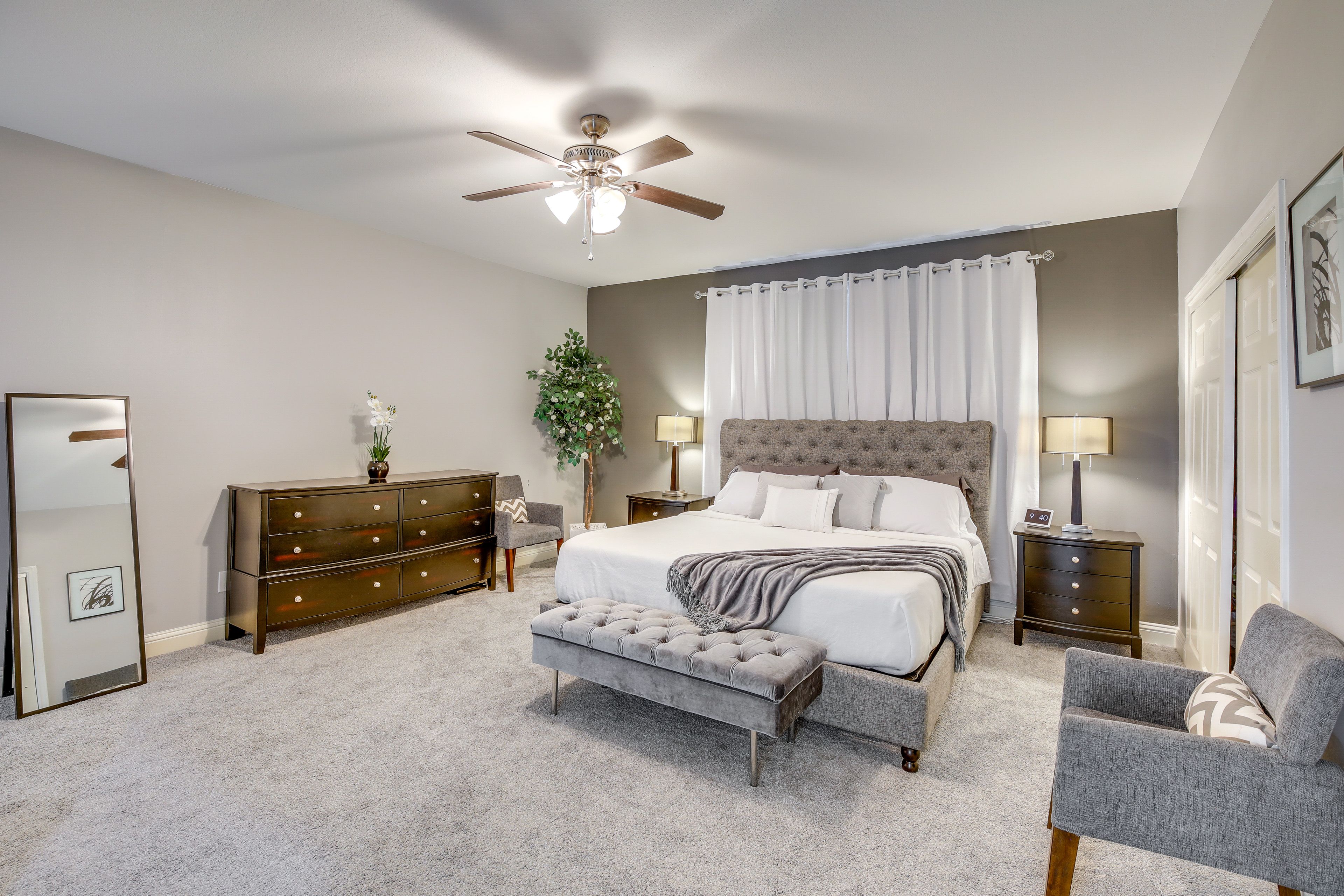 Bedroom 1 | King Bed | 1st Floor