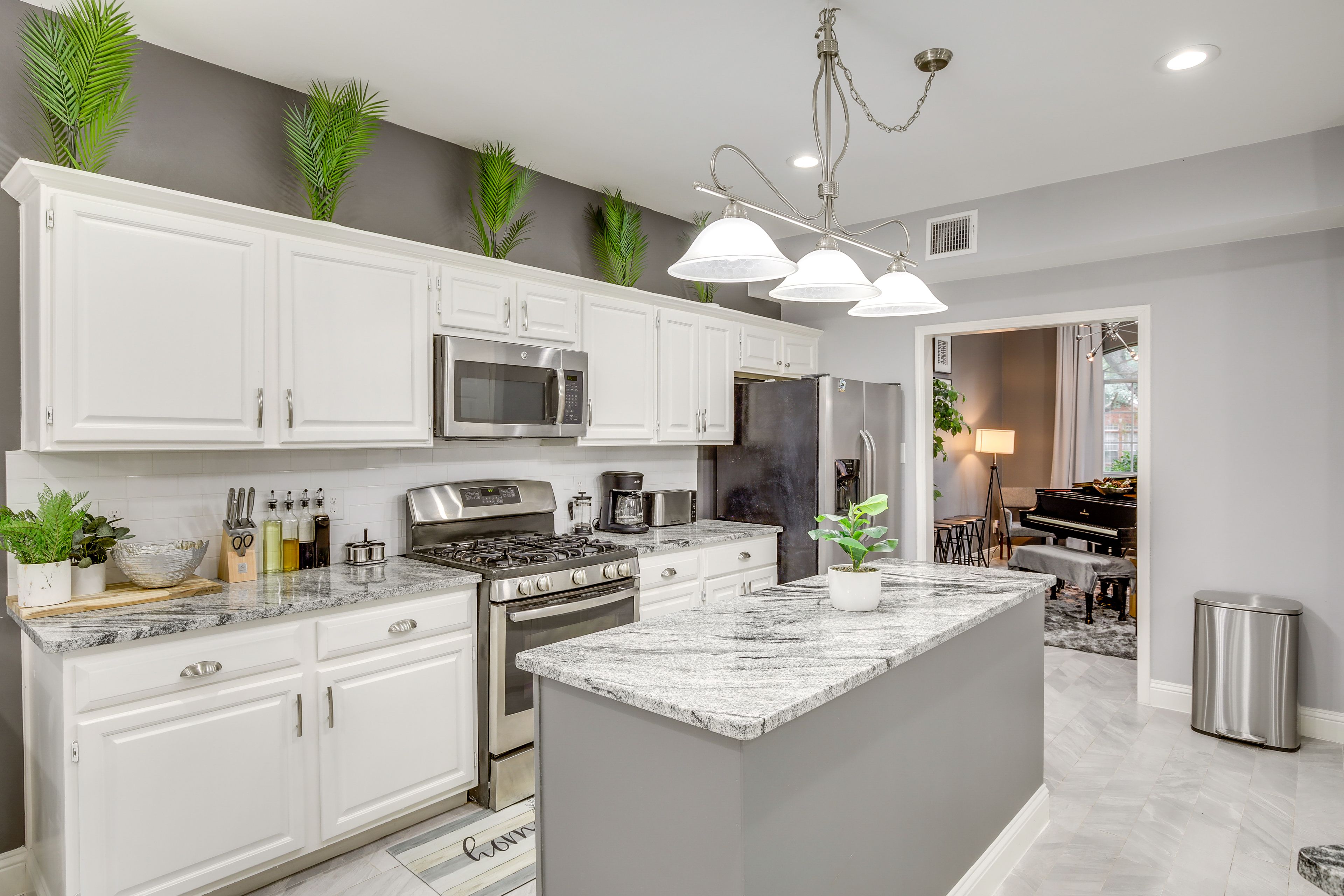 Fully Equipped Kitchen | Cooking Basics | Paper Towels/Trash Bags Provided
