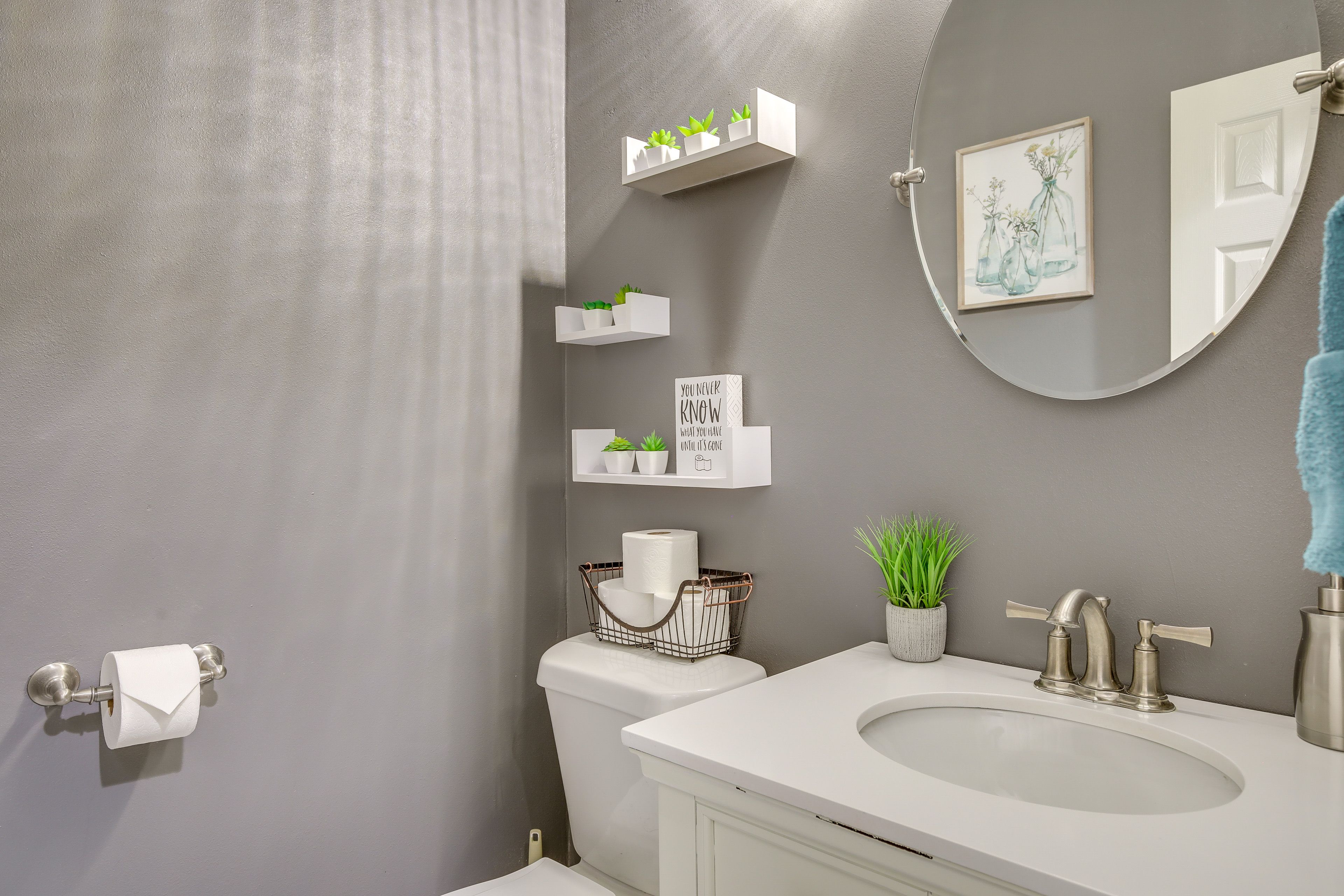 Half Bathroom | Towels Provided