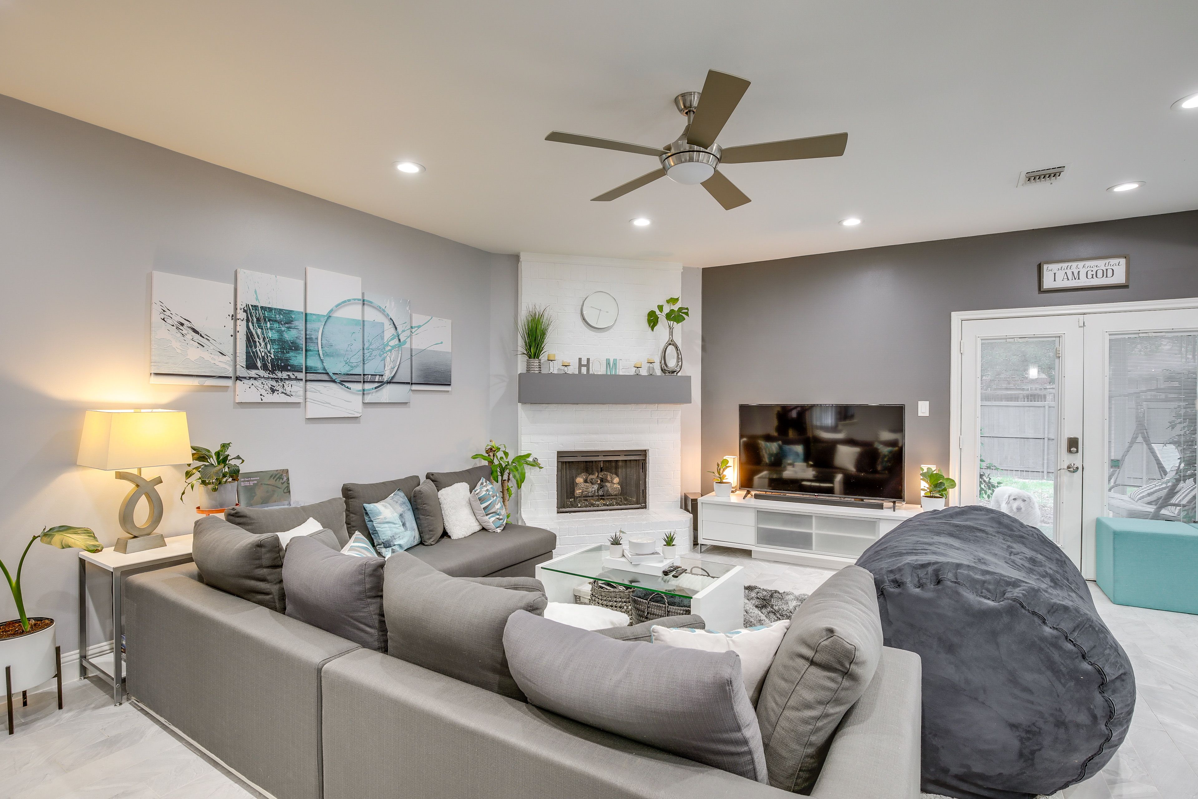 Living Room | Smart TV