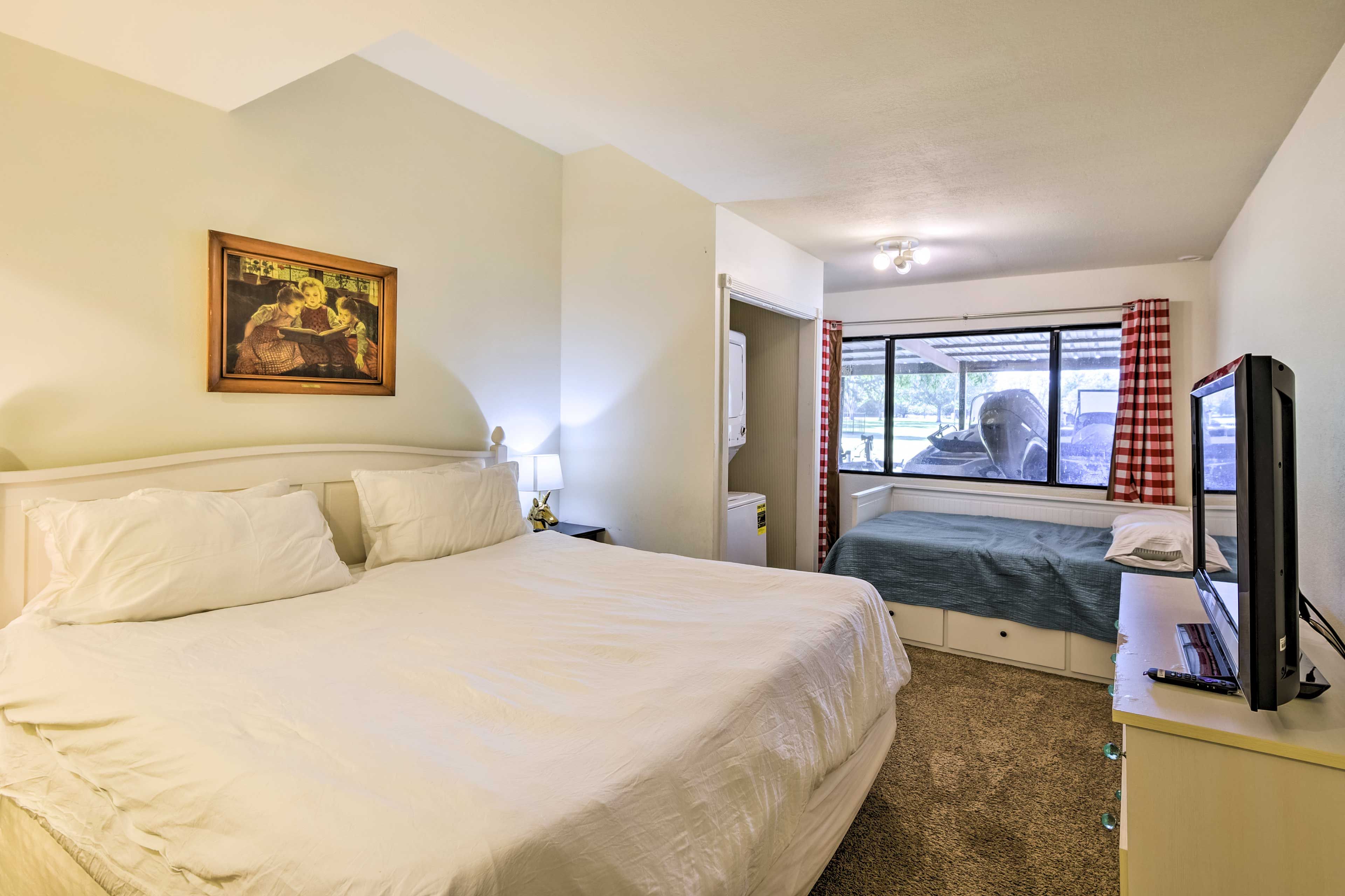 Bedroom 3 | California King Bed | Full Bed | Smart TV w/ Cable | Laundry