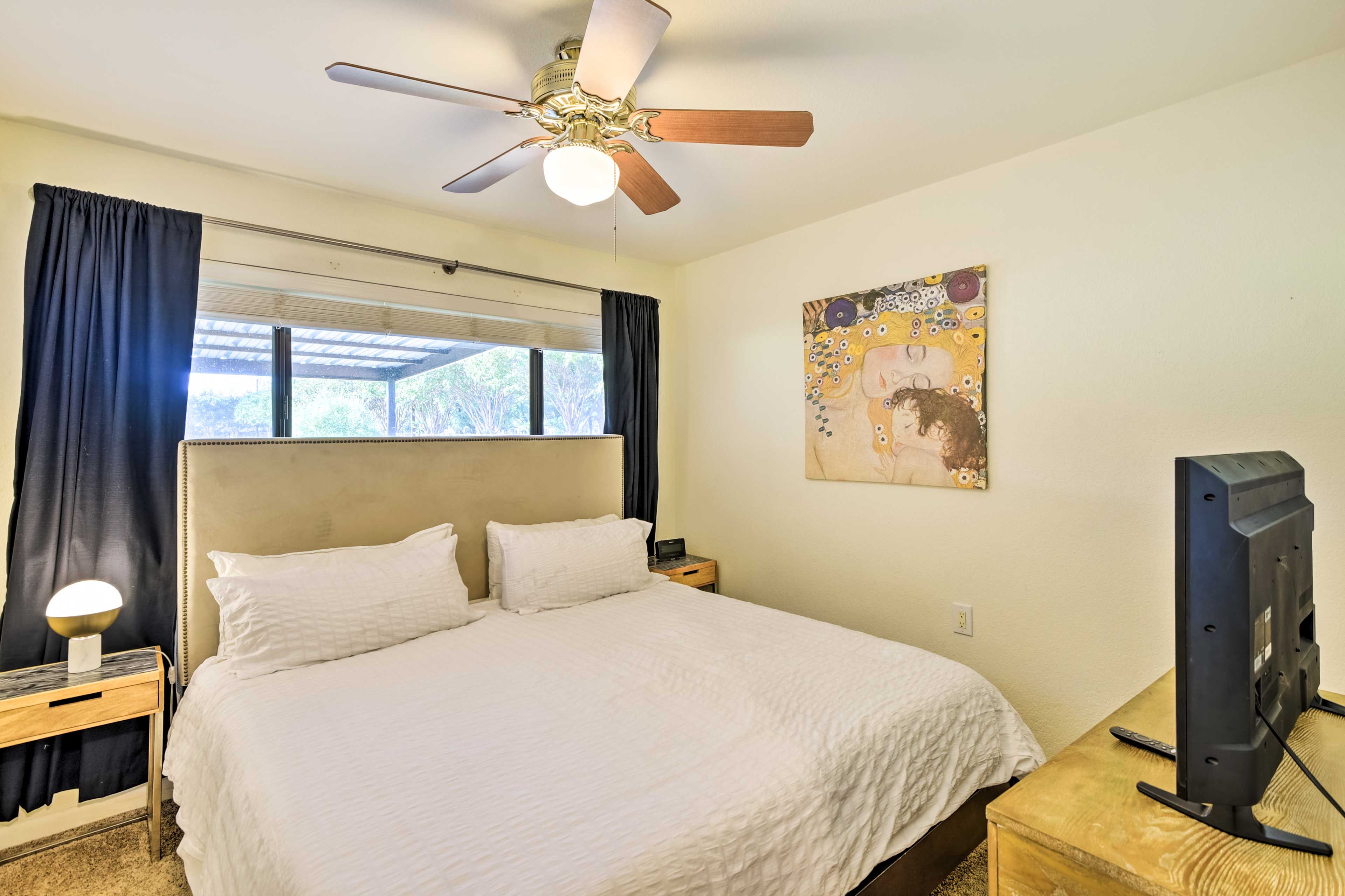 Bedroom 1 | California King Bed | Smart TV w/ Cable