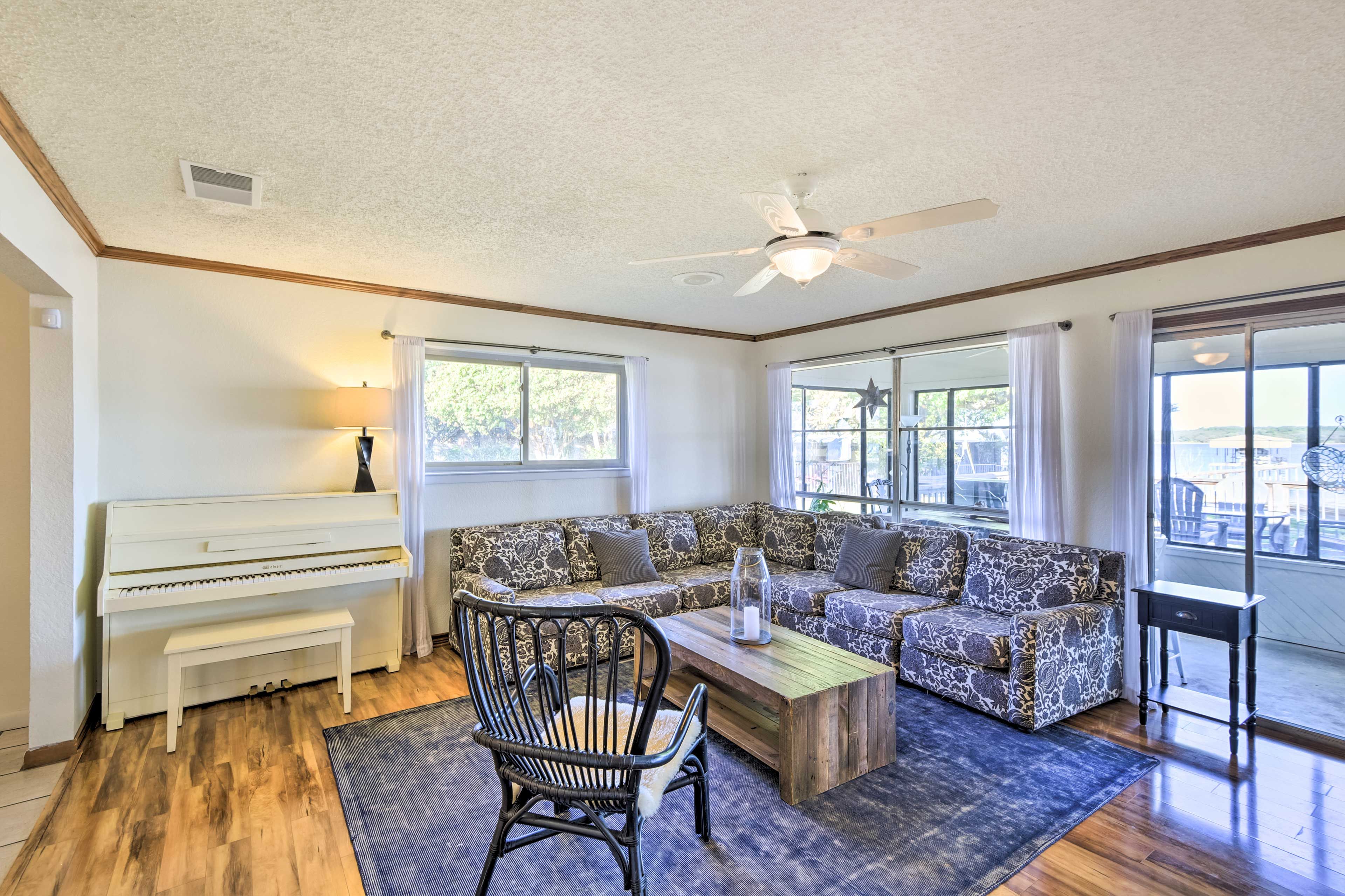 Additional Living Area | Piano | Pack 'n Play
