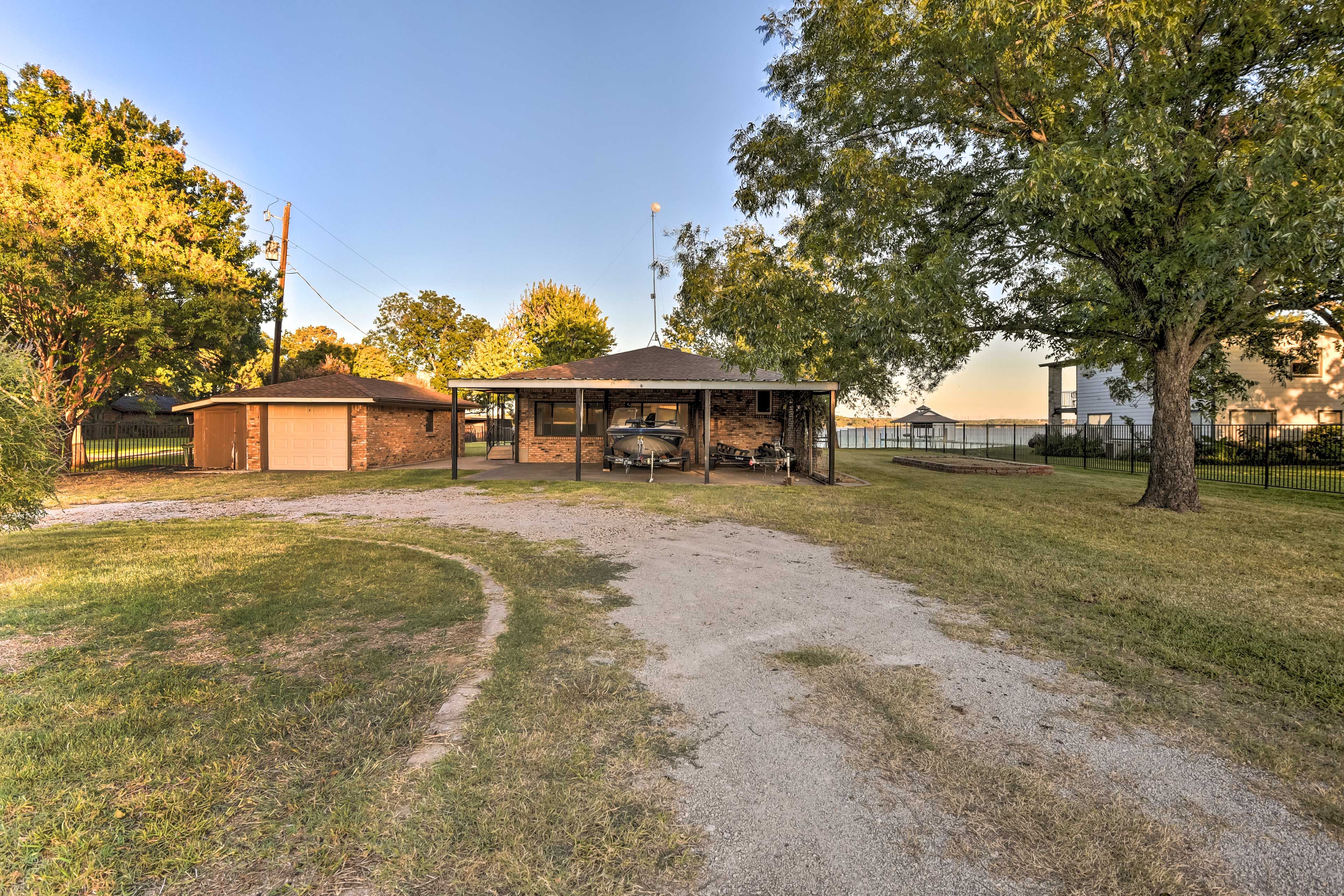 Parking | Carport (3 vehicles) | Driveway (4 Vehicles)