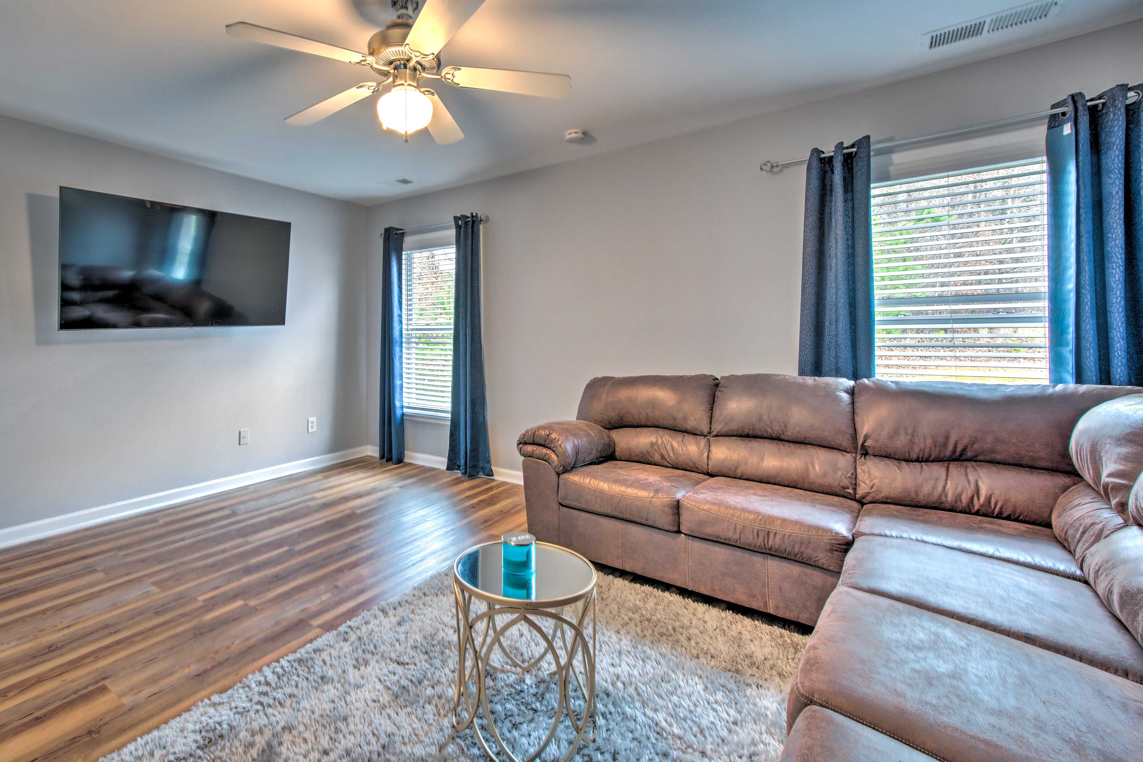 Living Room | 1st Floor | Smart TV w/ Cable | Free WiFi