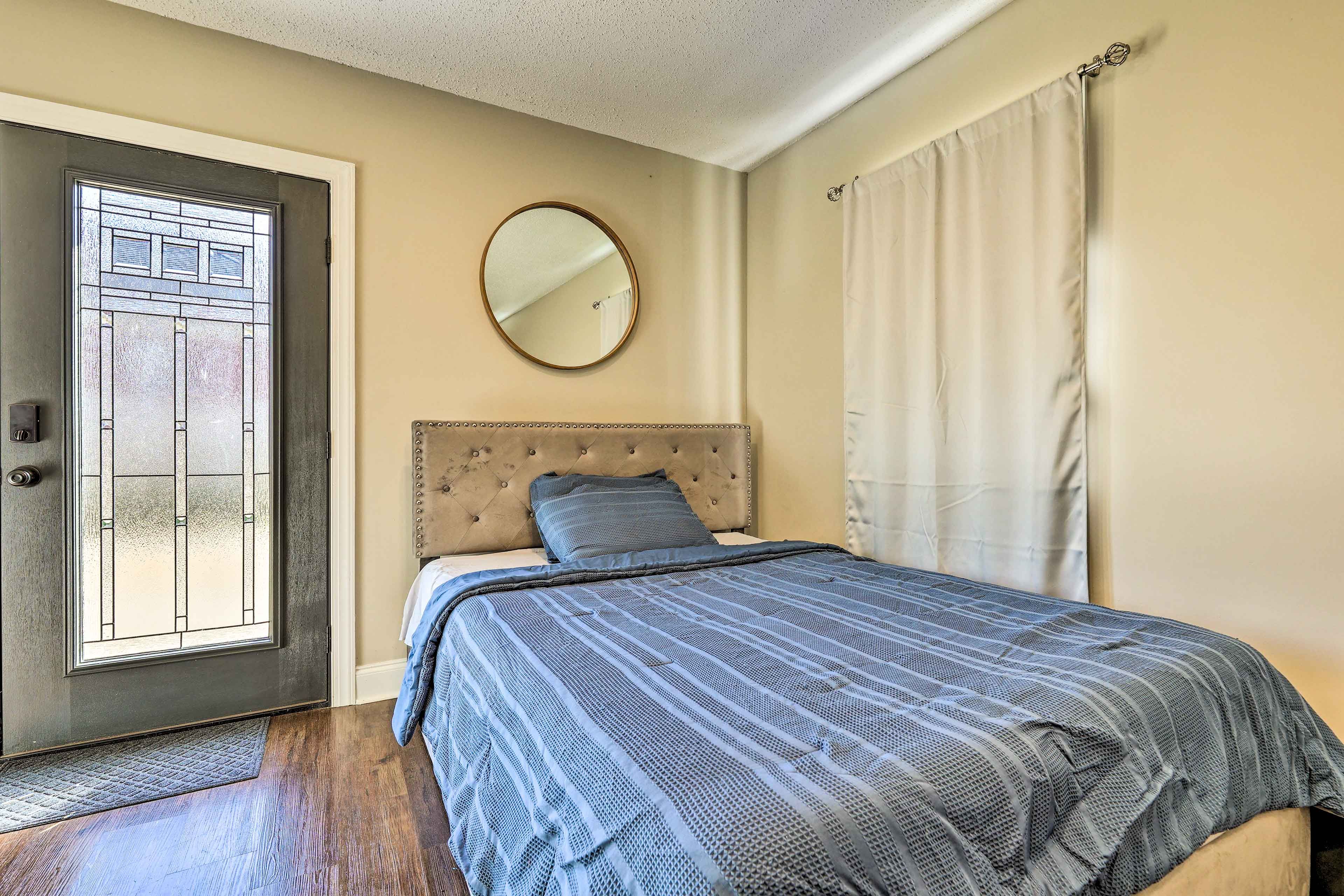 Sleeping Area | Queen Bed | Linens Provided