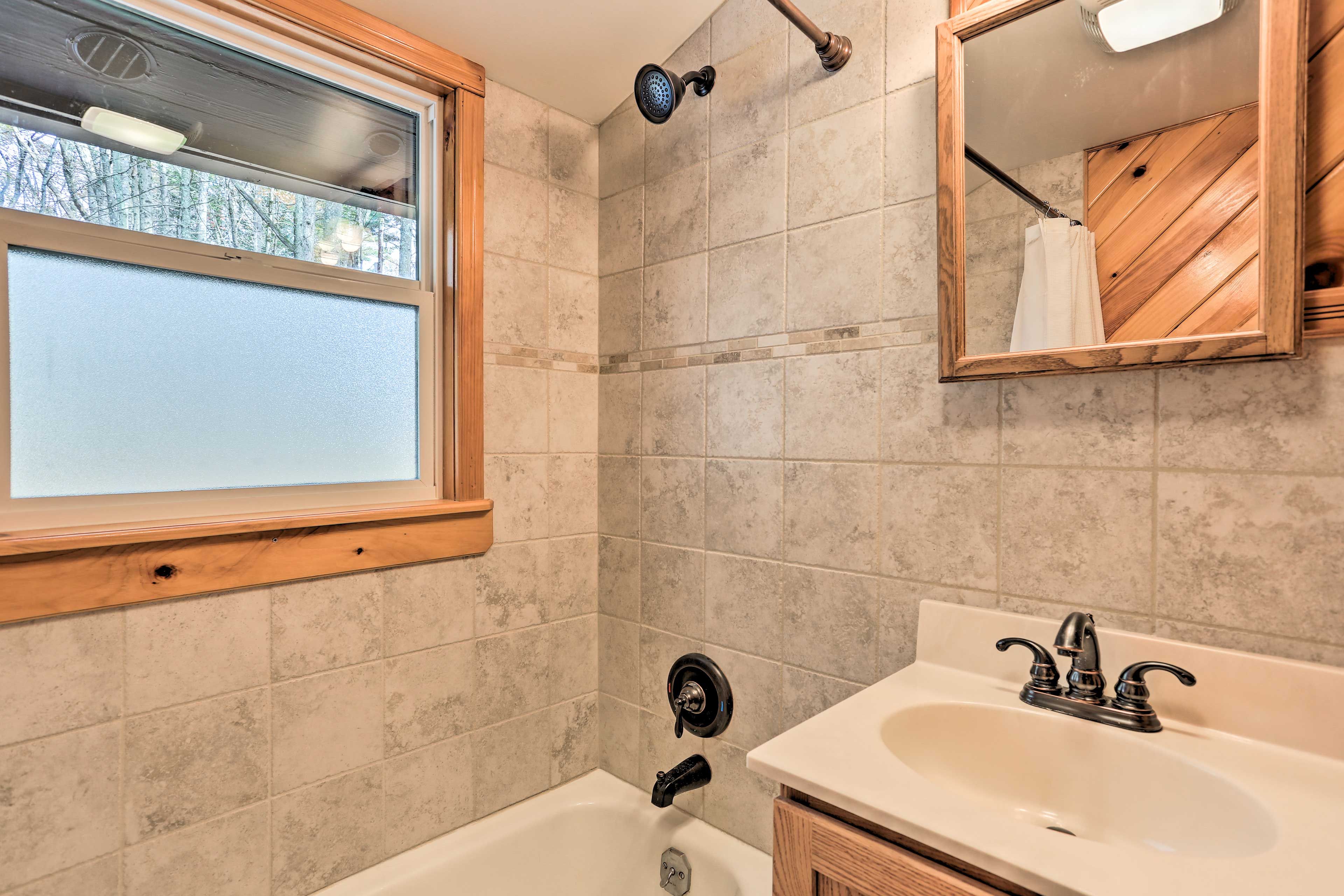 Full Bath | Complimentary Toiletries | Towels Provided