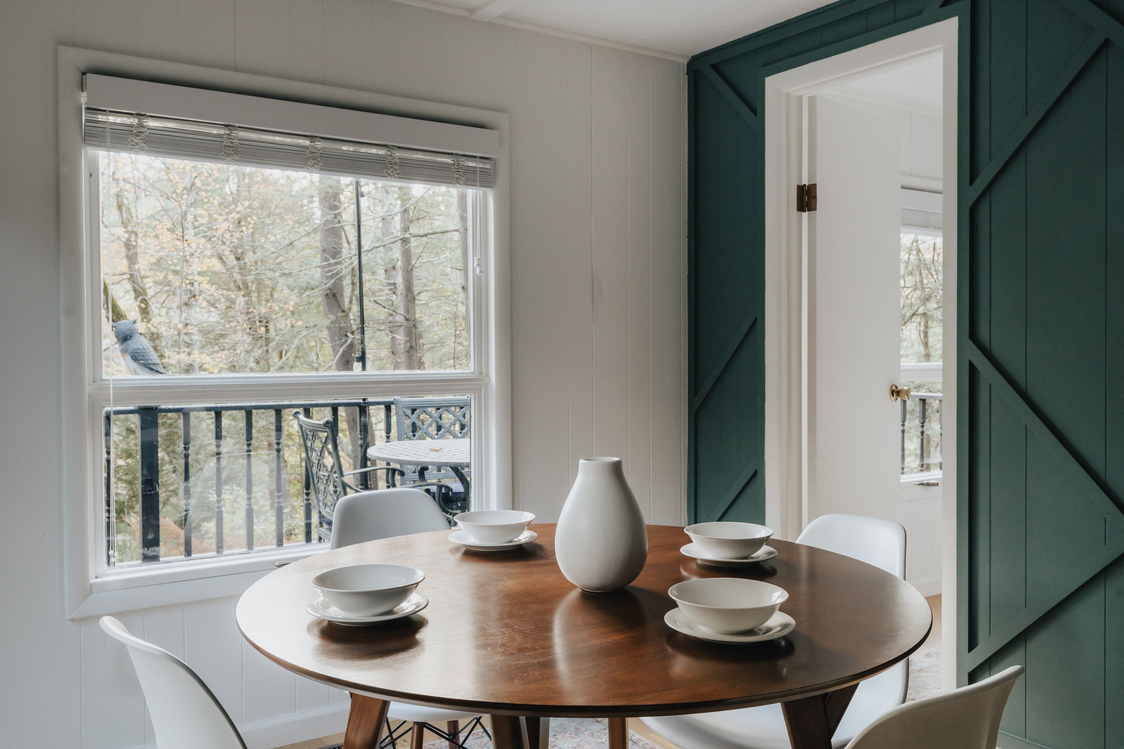 Dining Area | Dishes & Flatware Provided