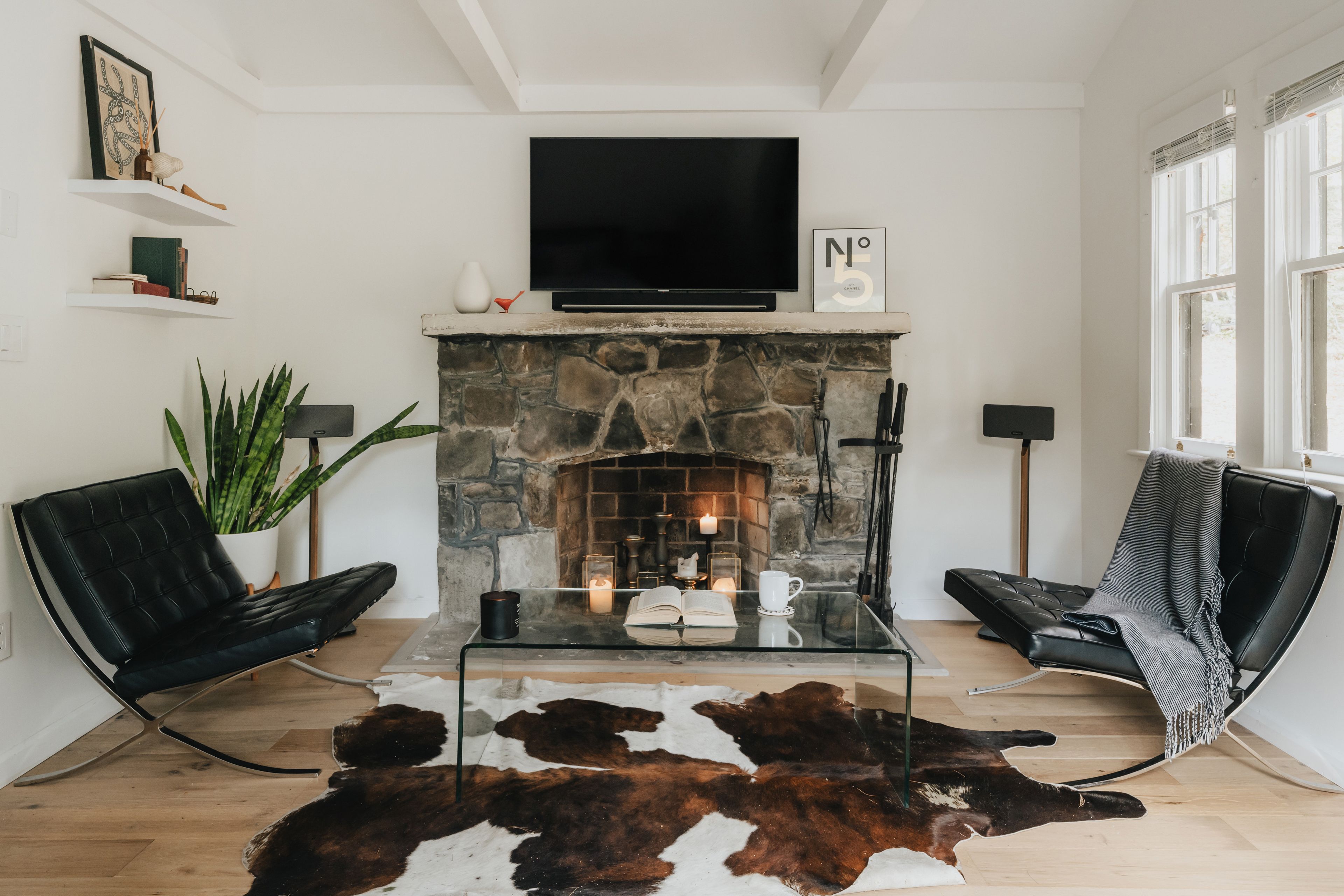 Living Room | Smart TV | Central Heating & A/C