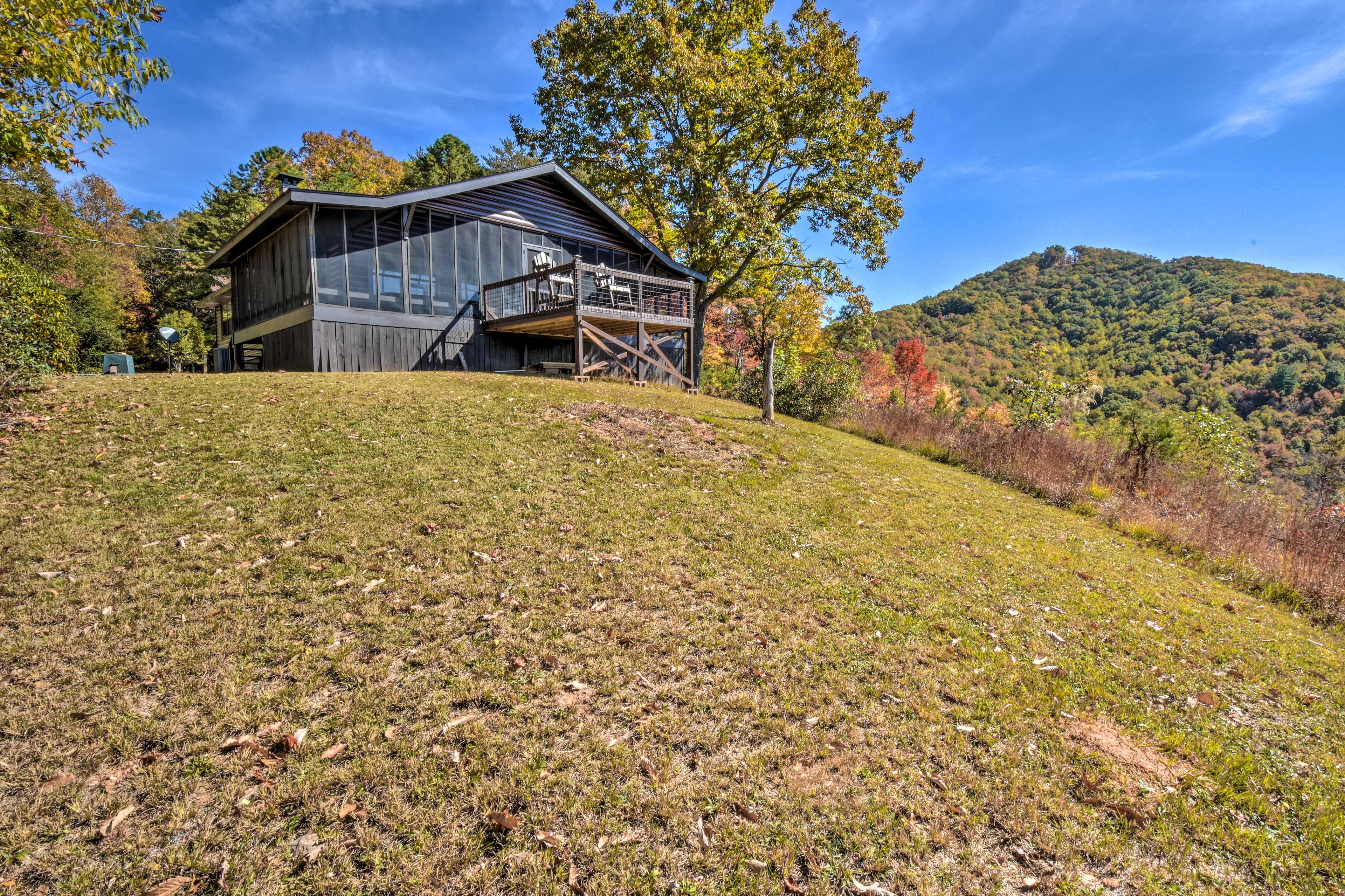 Cabin Exterior | Panoramic Mountain Views