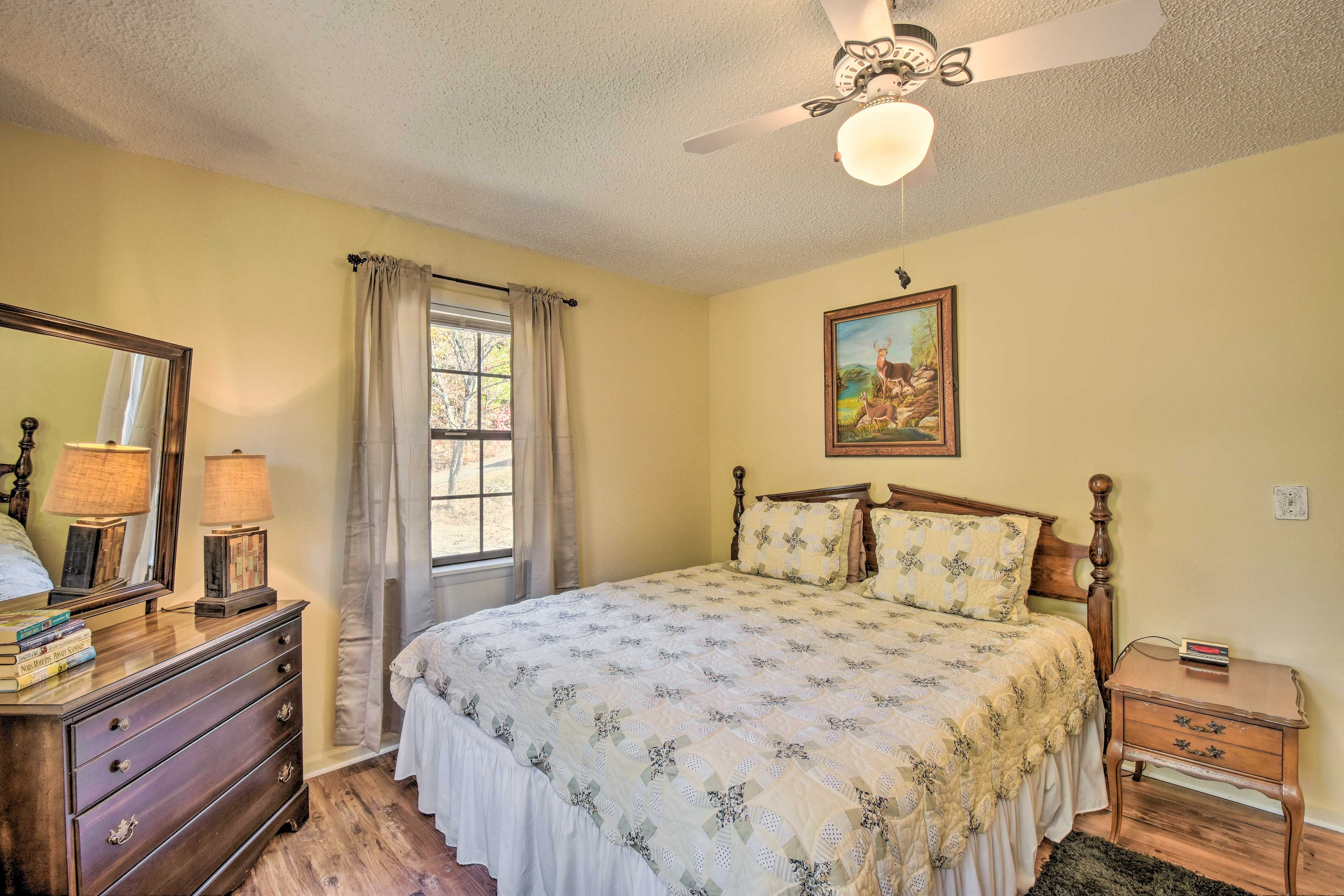 Bedroom 2 | King Bed