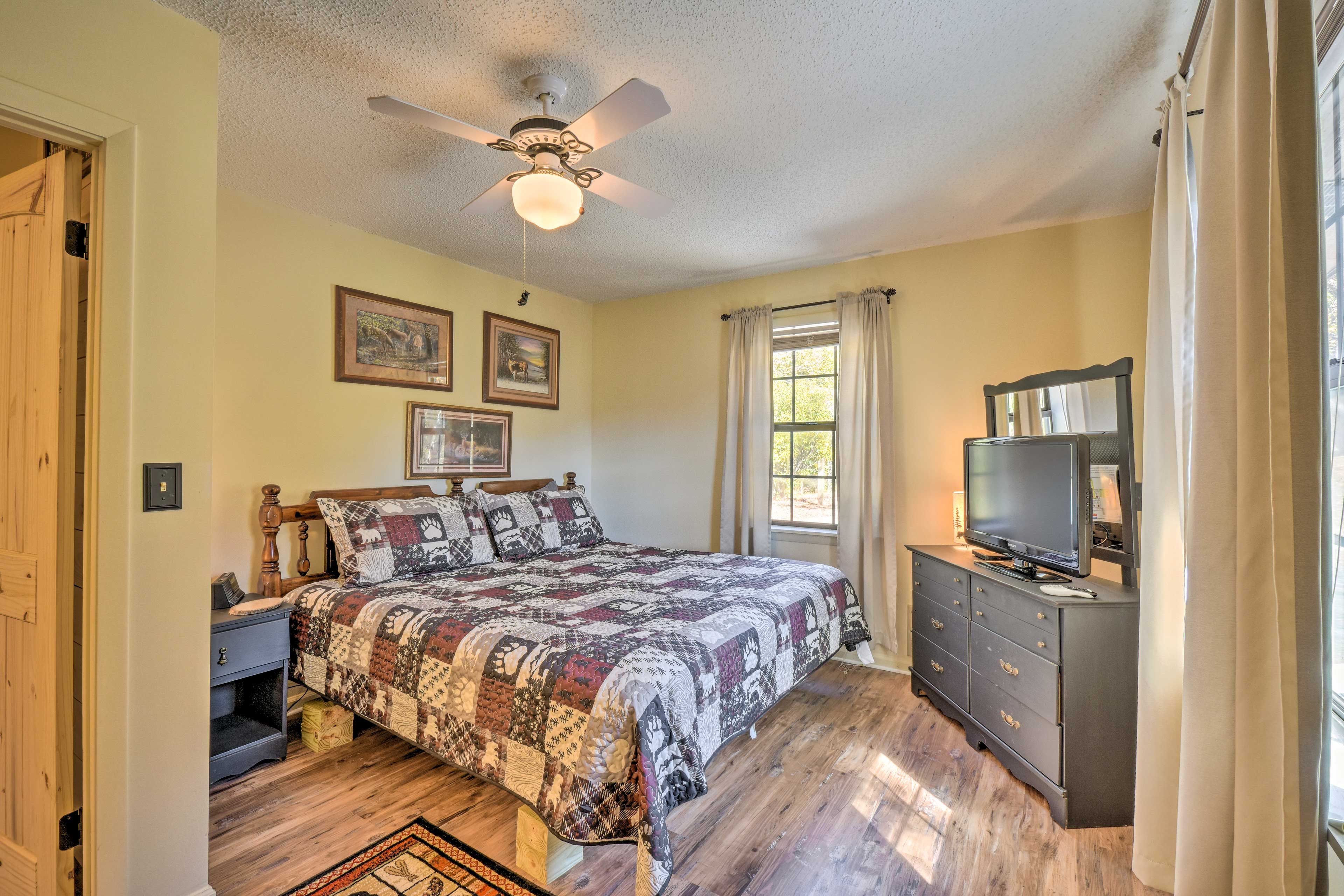 Bedroom 1 | King Bed | Smart TV w/ Cable