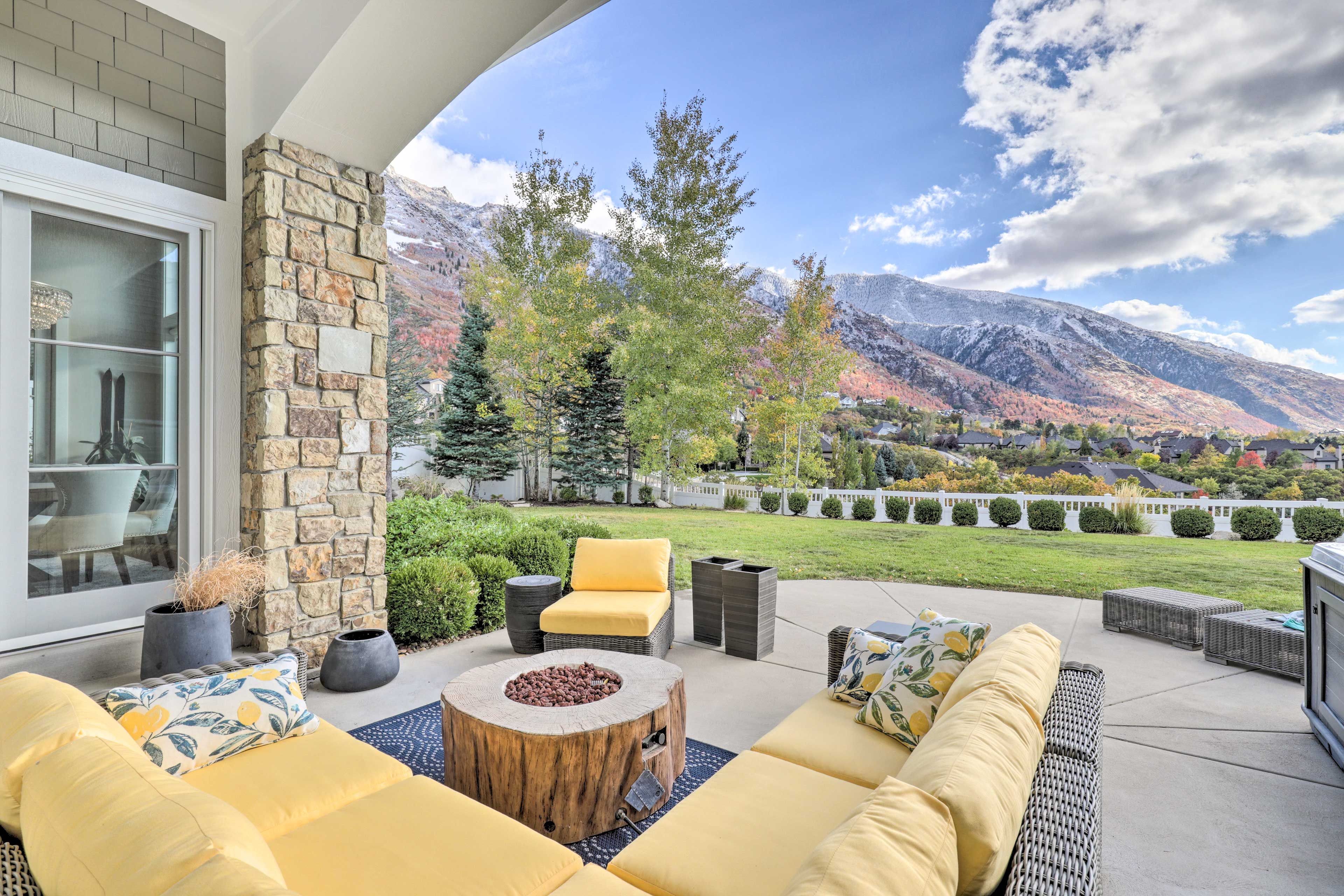 Sandy Vacation Rental | 4BR | 3.5BA | 6,900 Sq Ft | Stairs to Enter