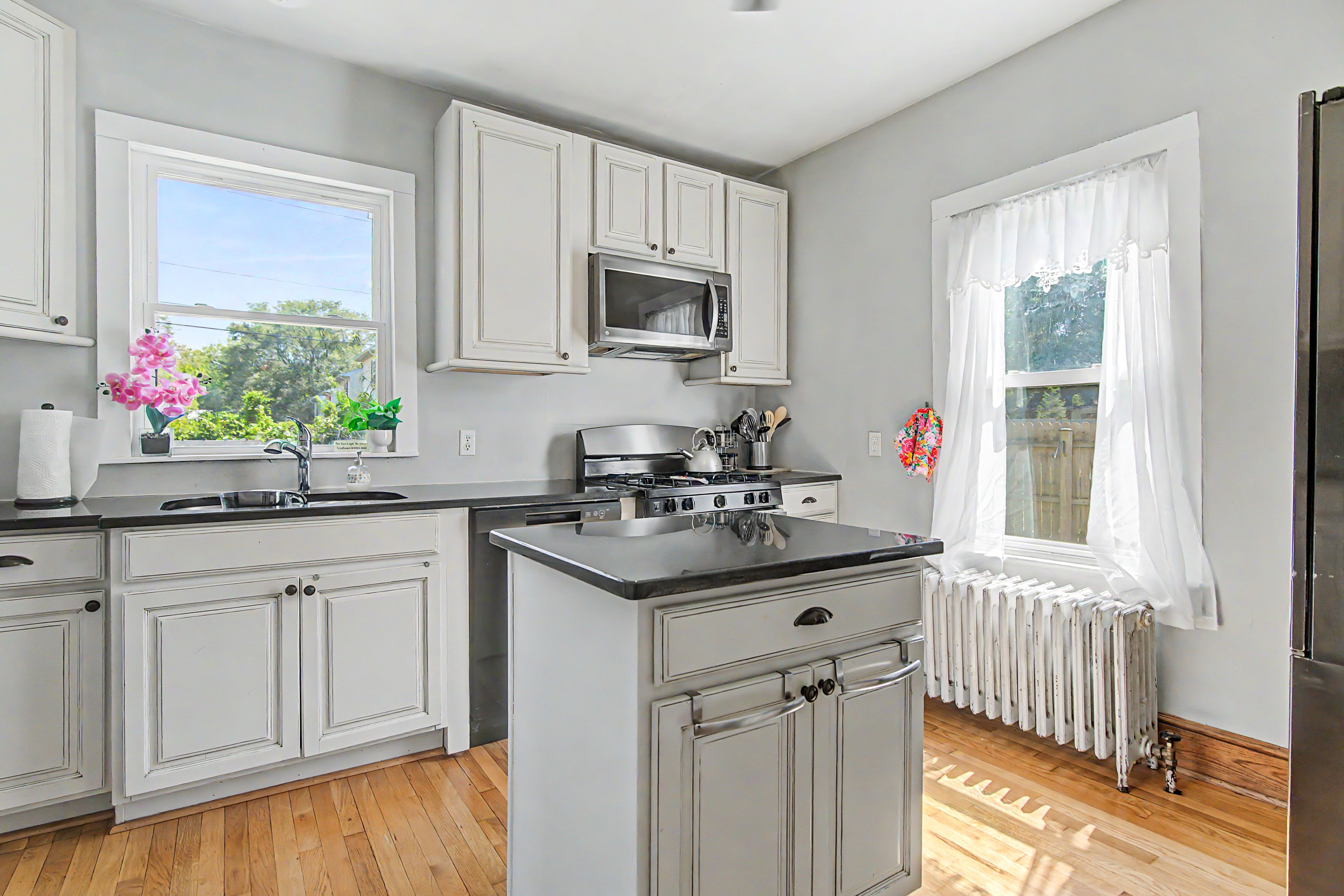 Kitchen | Coffee Maker | Hot Water Pot | Spices | Dishwasher