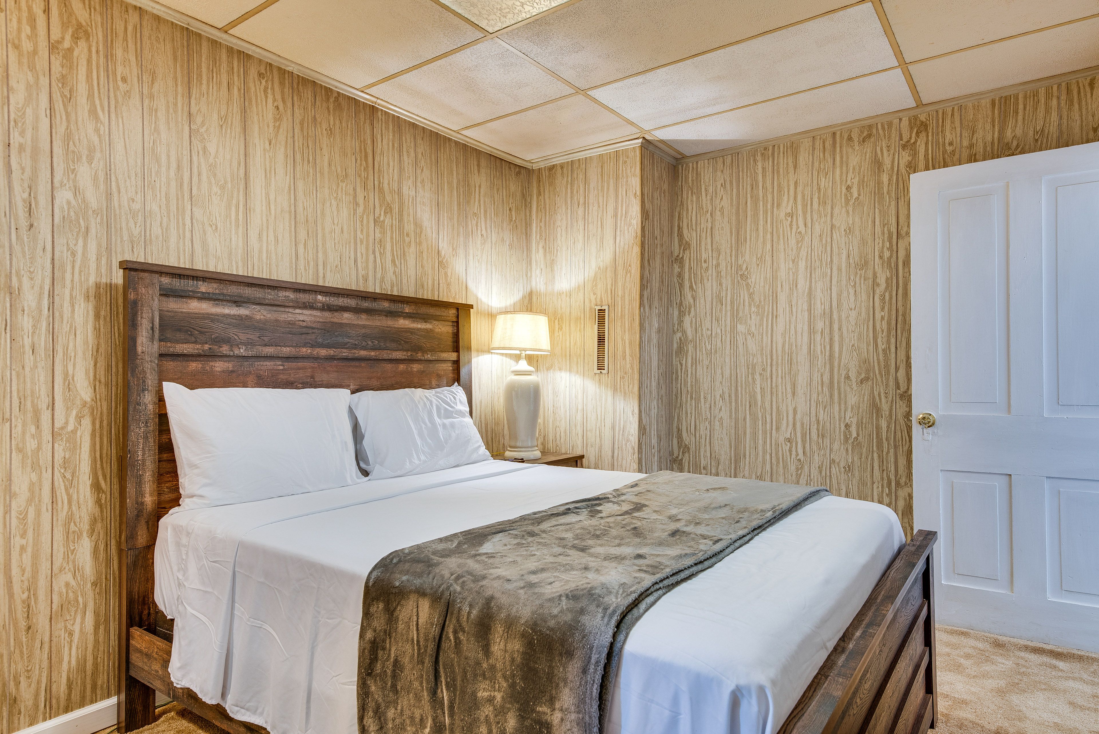 Bedroom 2 | Queen Bed