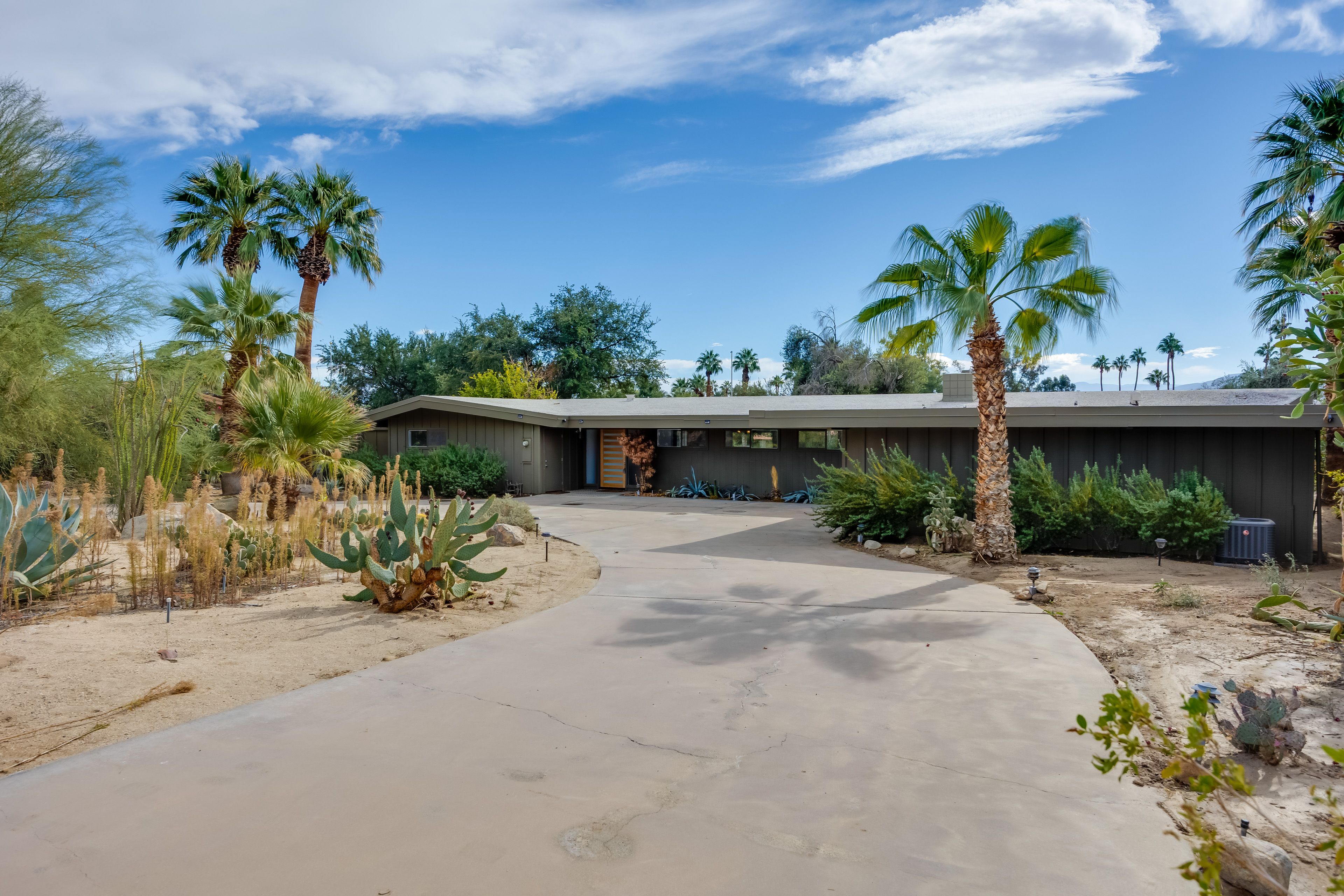 Parking | Driveway (4 Vehicles) | RV Parking