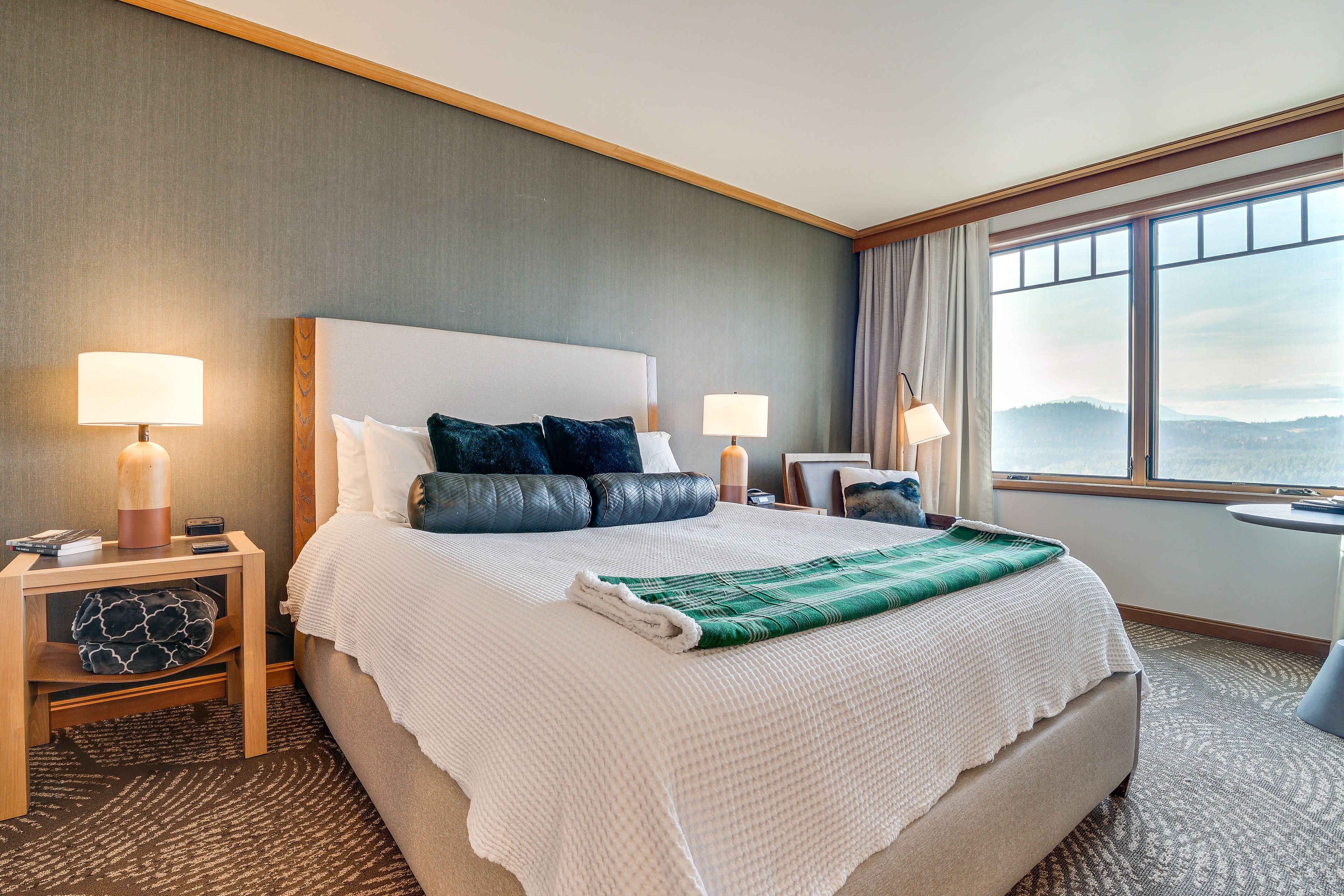 Bedroom | King Bed | Linens Provided