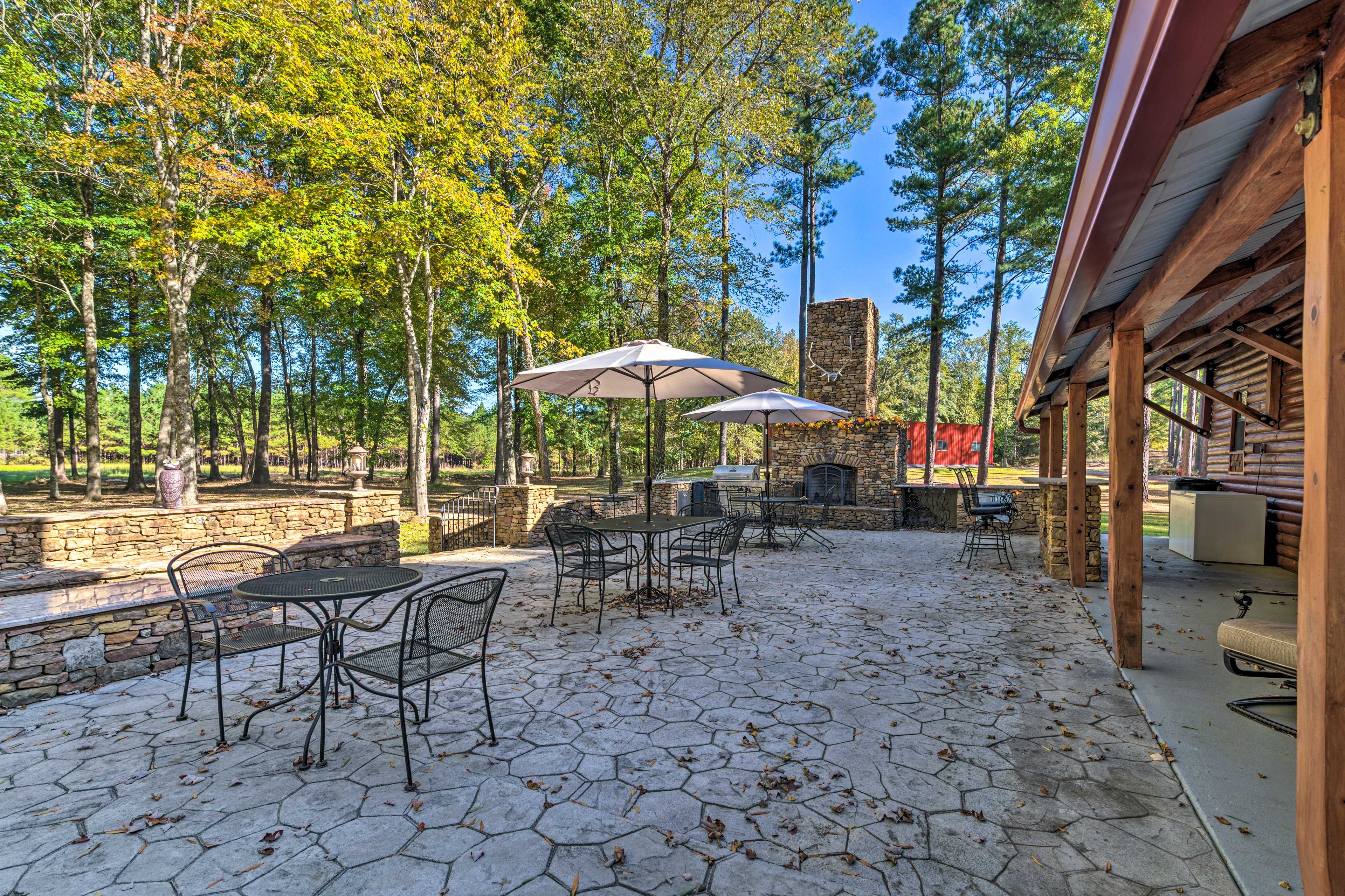 Spacious Patio | Outdoor Kitchen | Wildlife Viewing