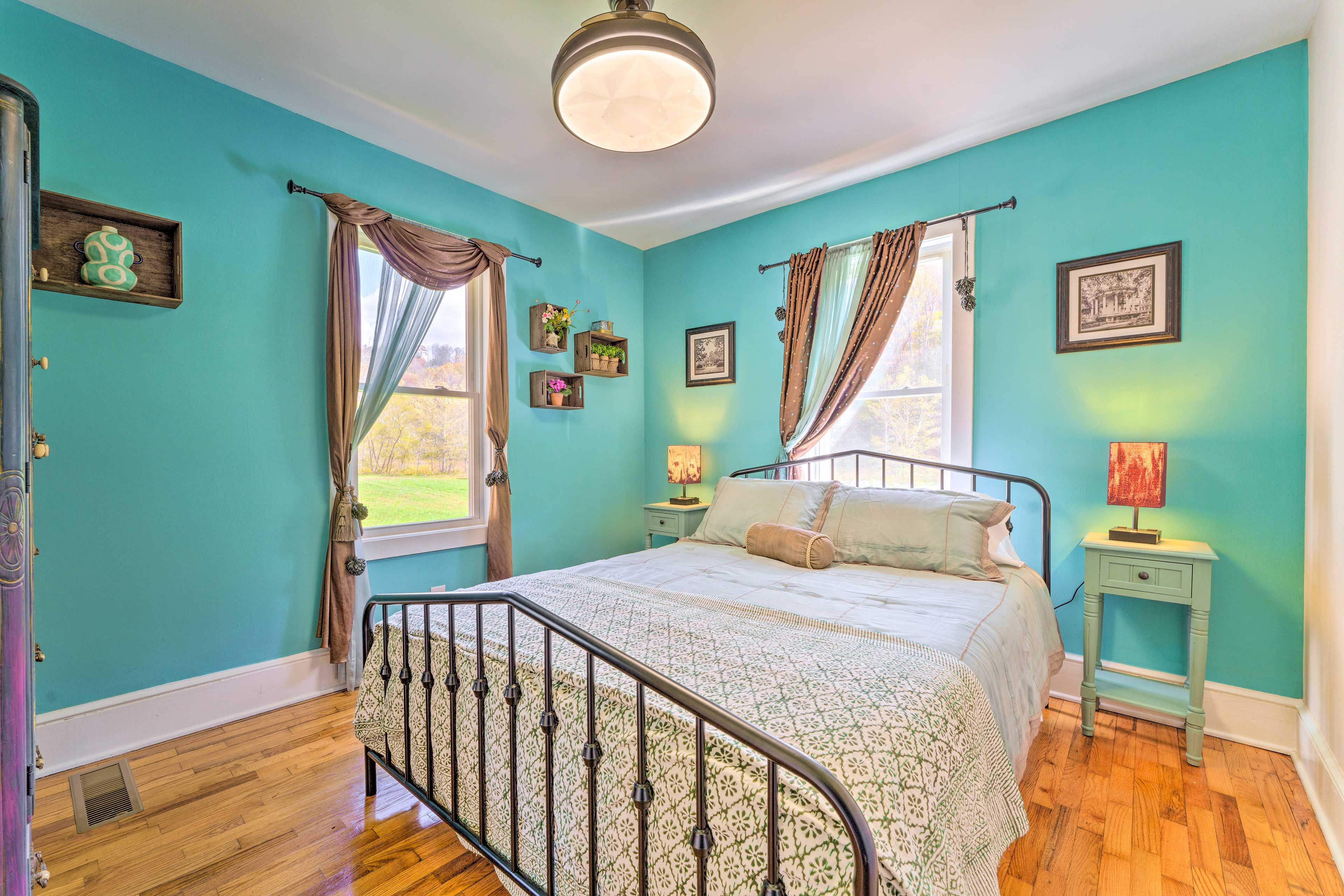 Bedroom 2 | Queen Bed