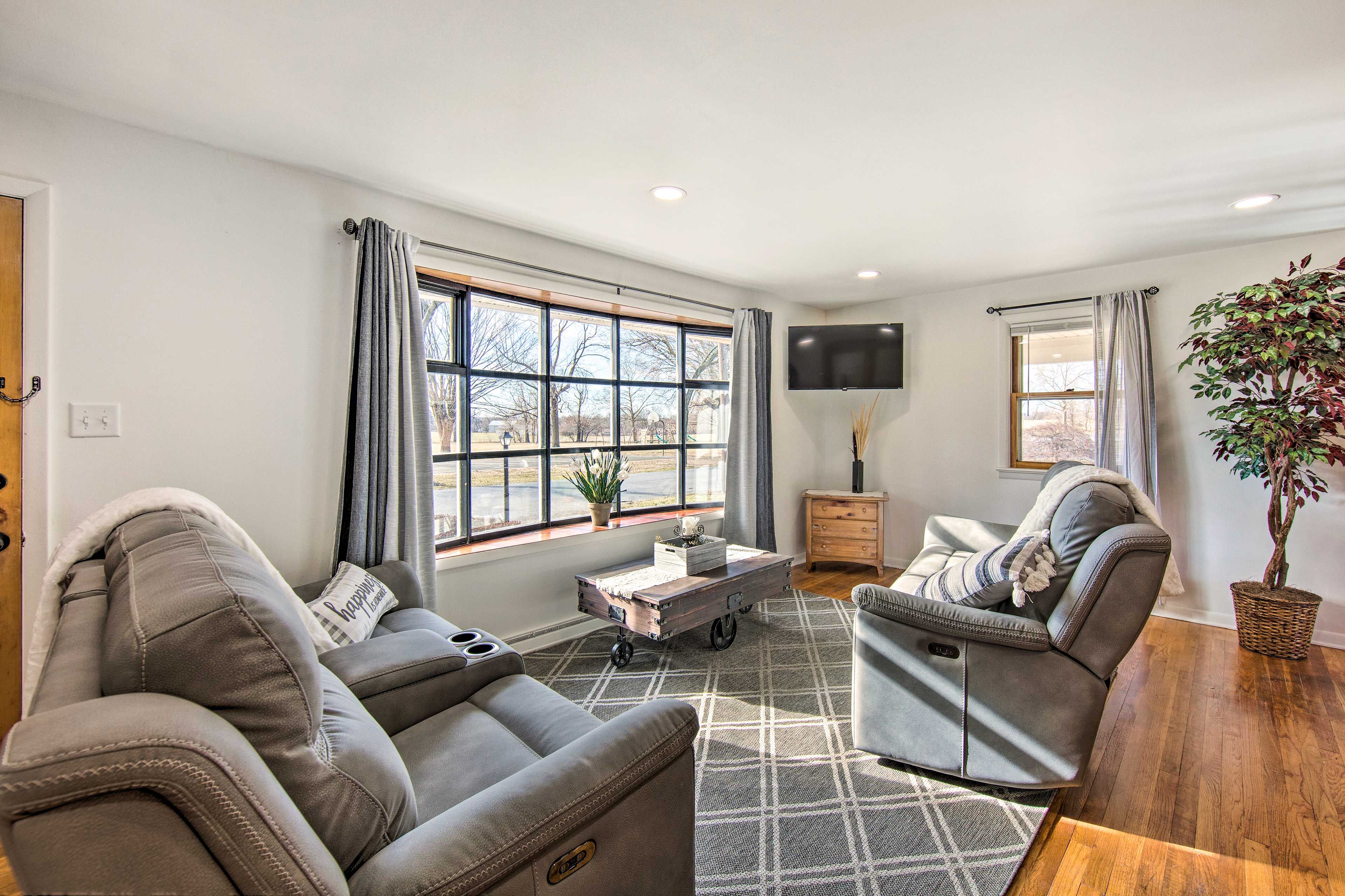 Living Room | Smart TV | Free WiFi