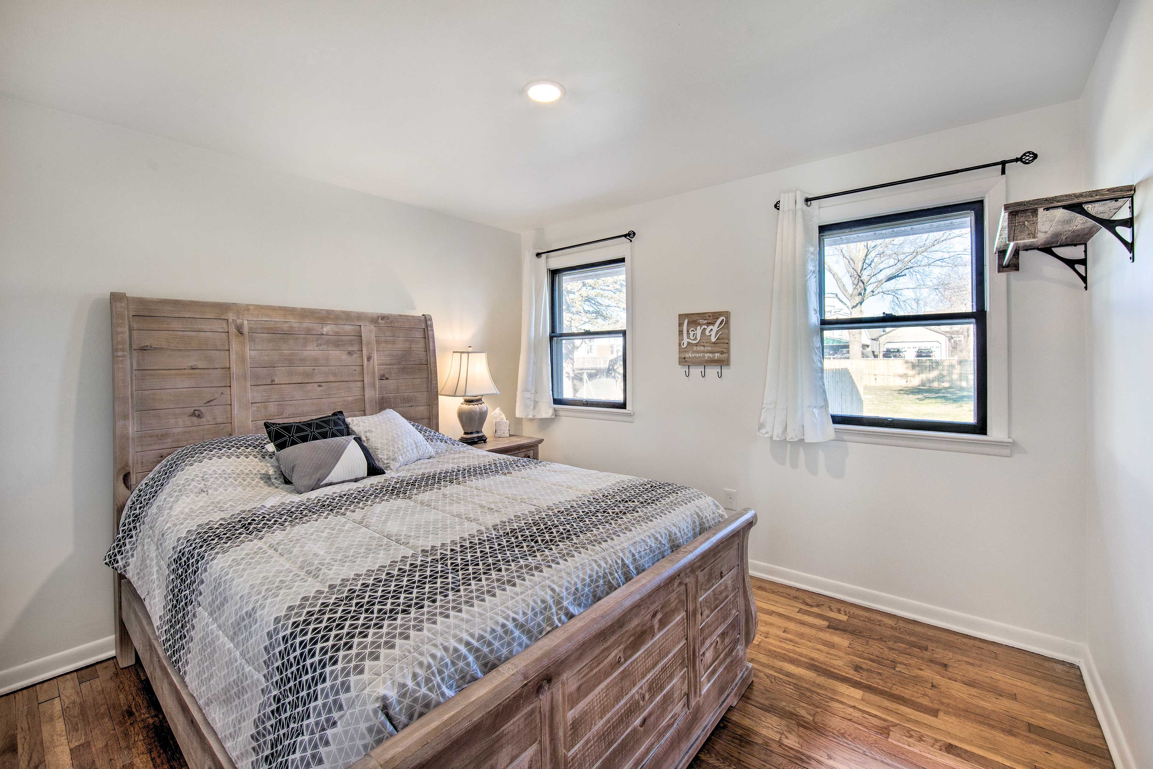 Bedroom 2 | Queen Bed