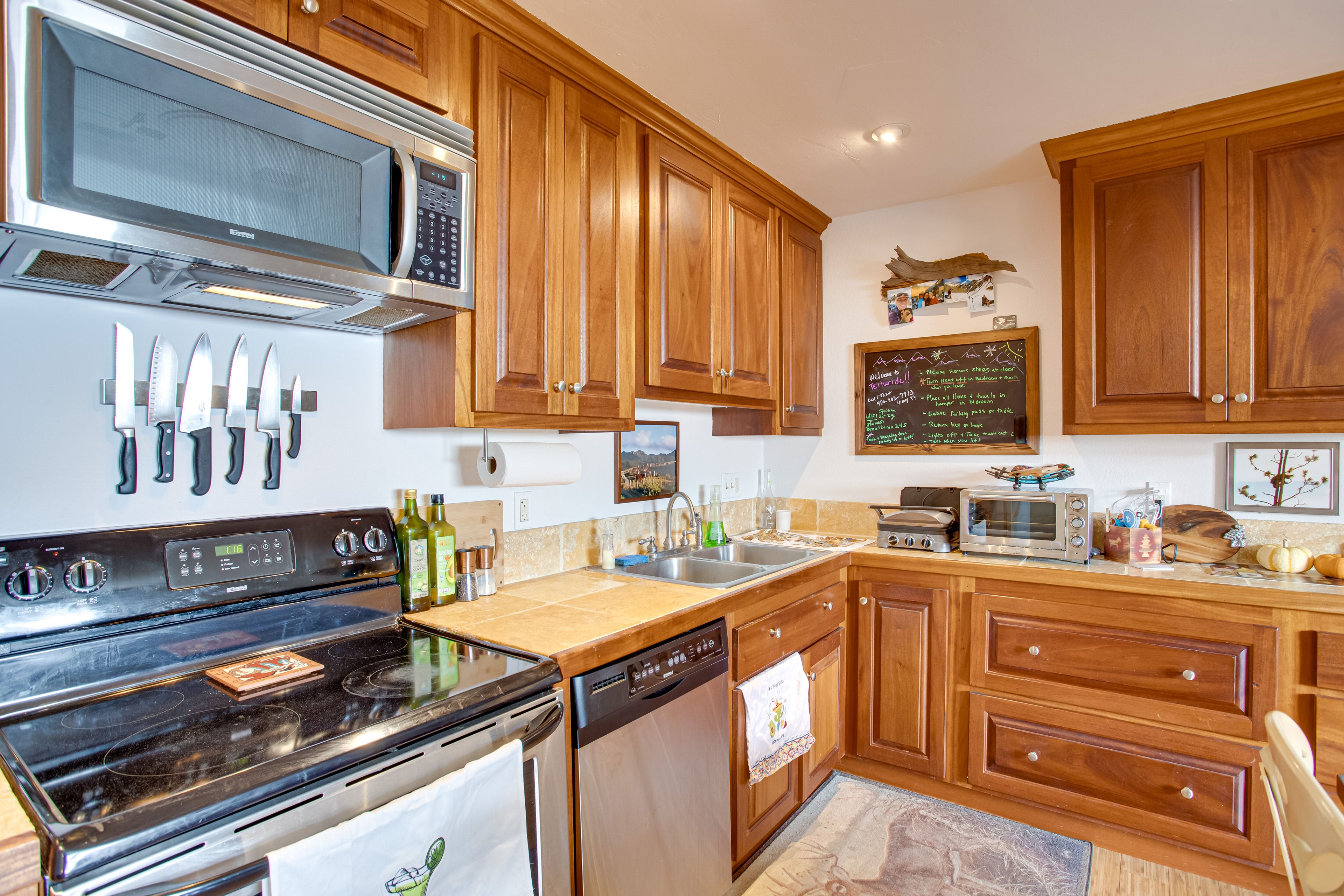 Kitchen | Equipped w/ Cooking Basics