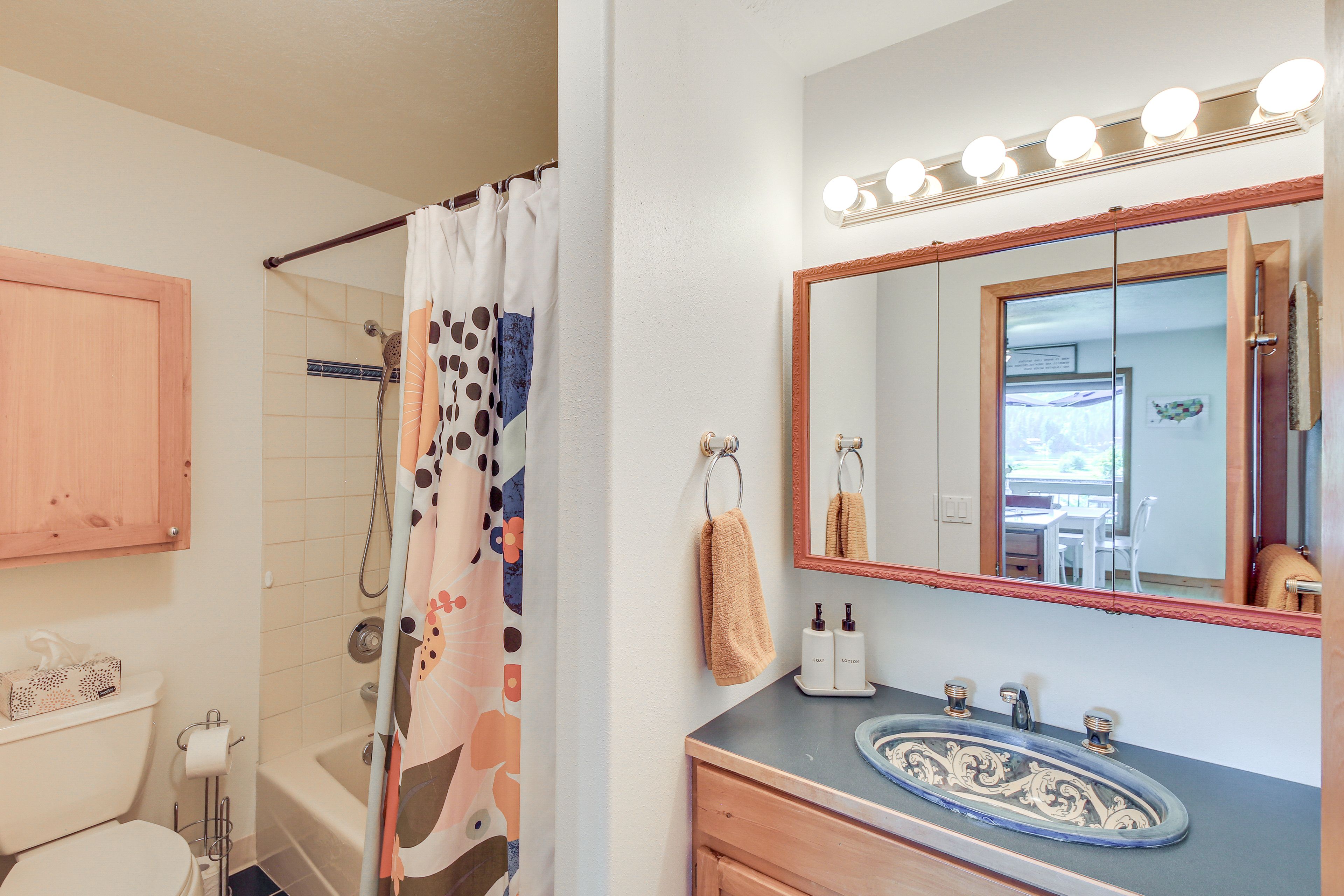 Full Bathroom | Main Level
