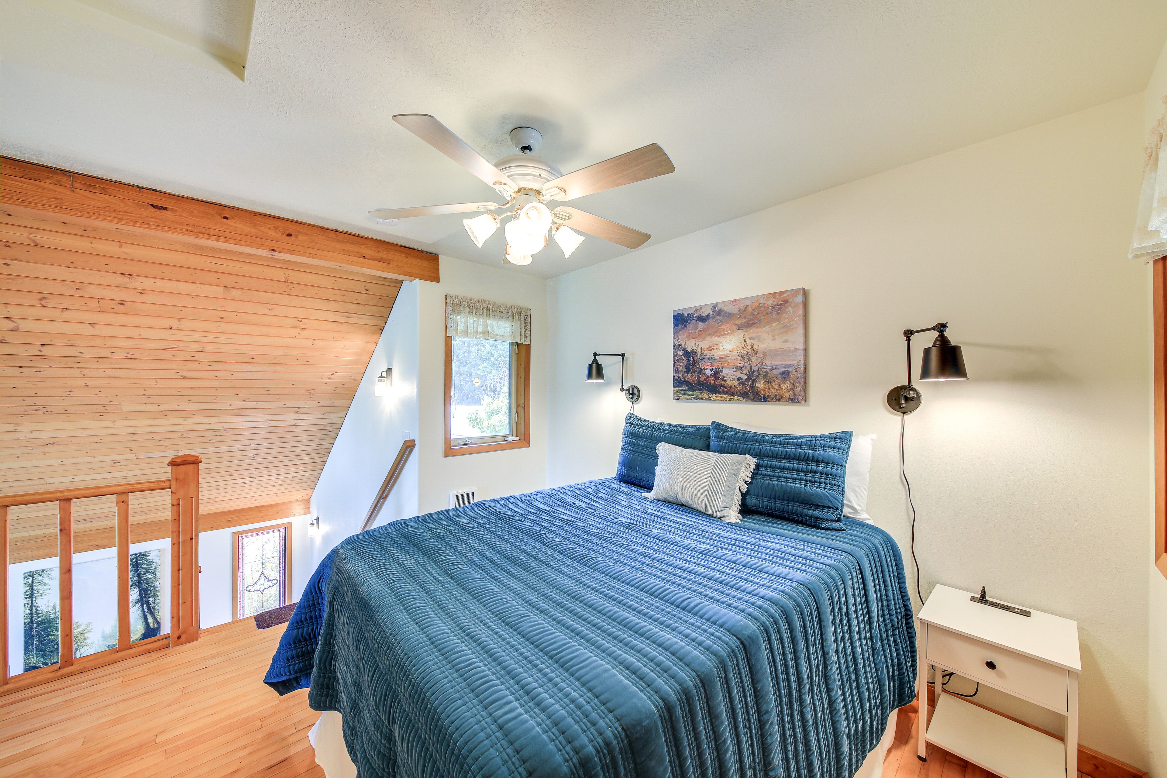 Front Loft | Queen Bed