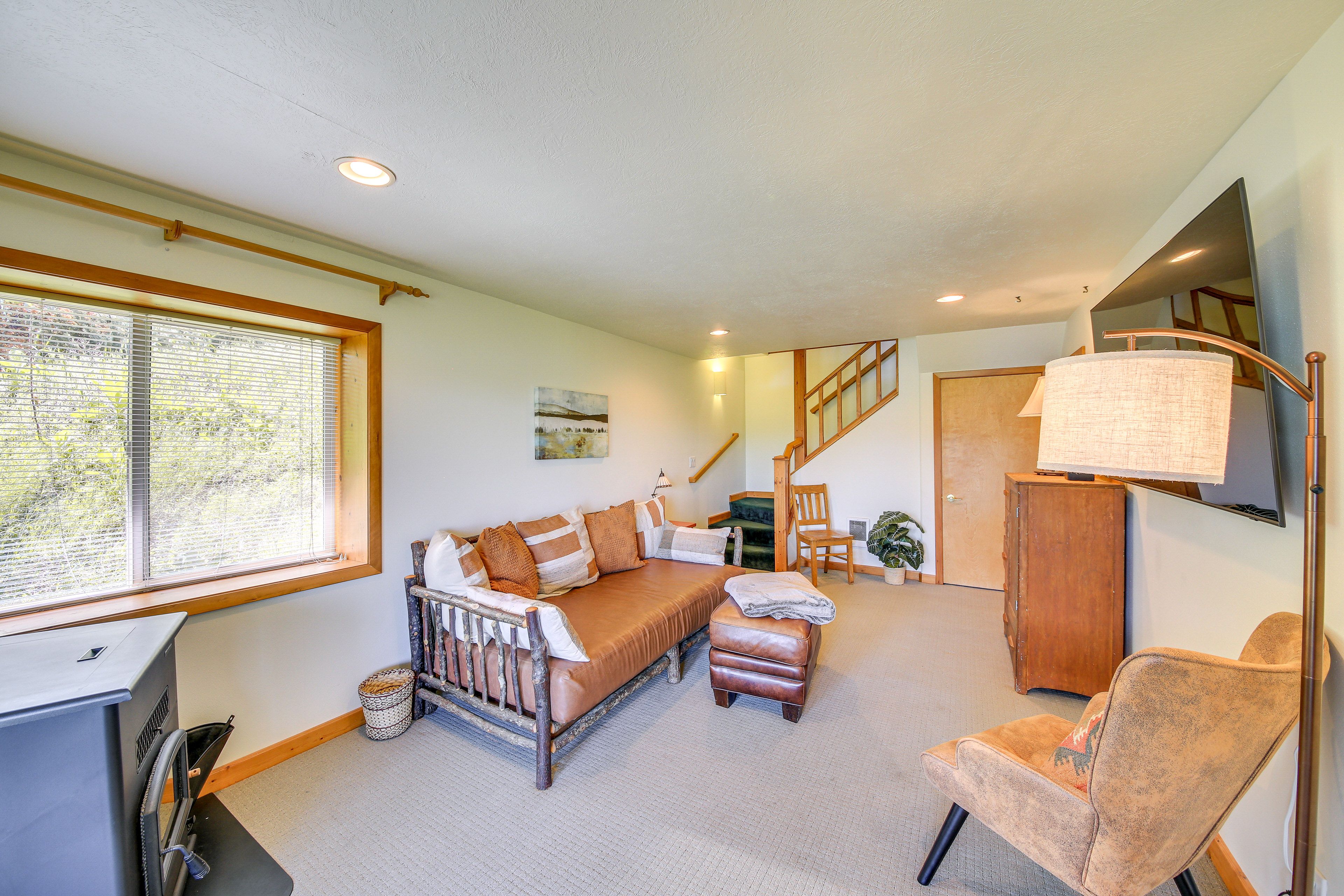 Lower-Level Living Area | Cable TV