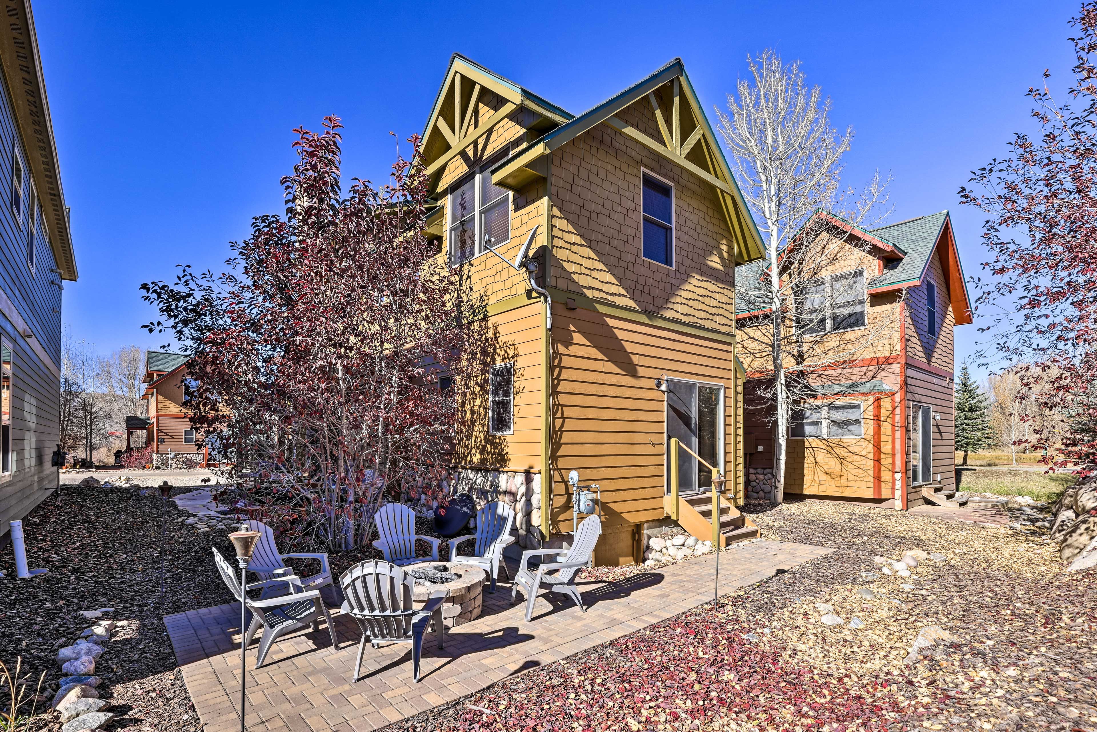 Back Patio | Outdoor Entertainment Areas | Private Fly Fishing on Fraser River