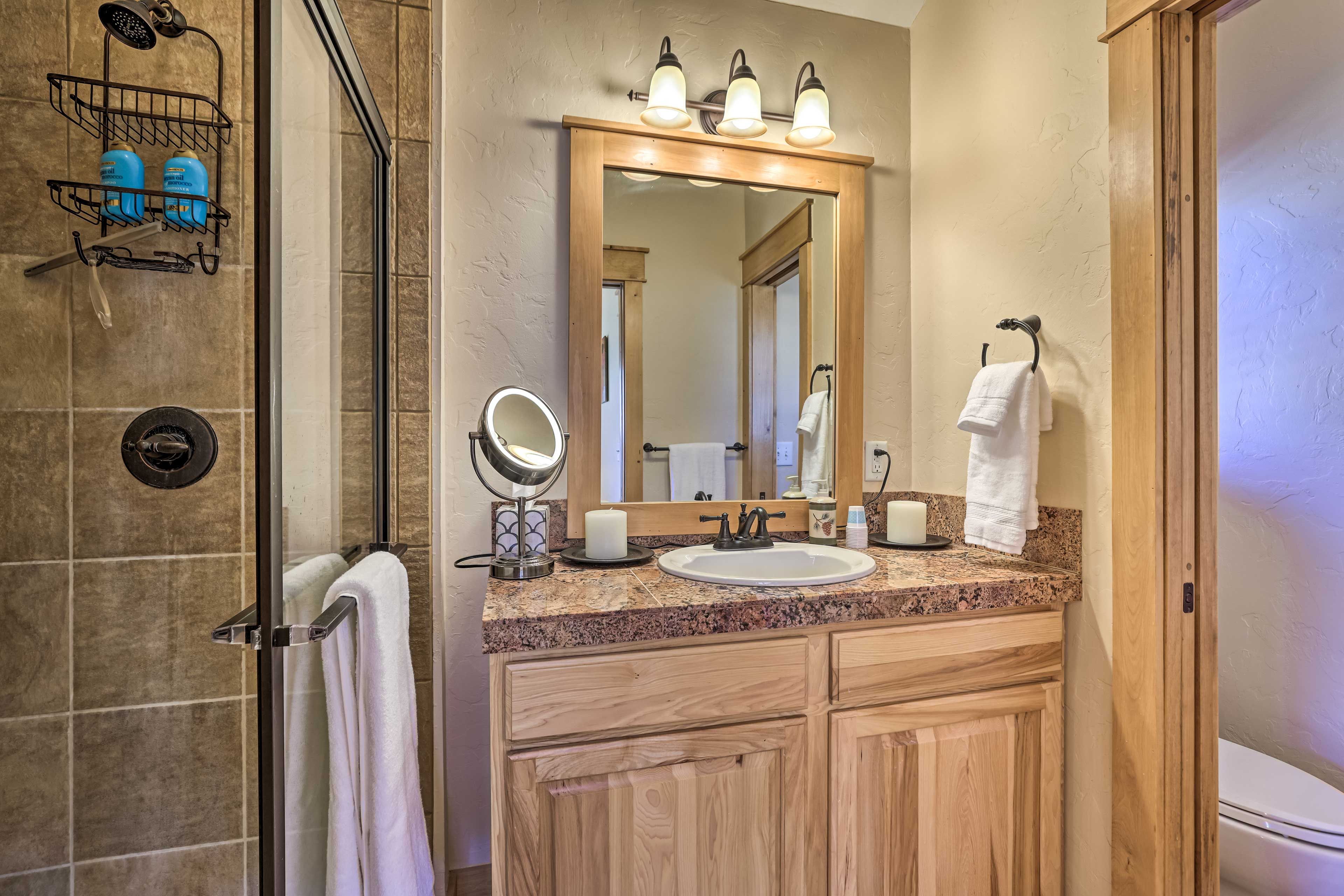 Full En-Suite Bathroom | Complimentary Toiletries