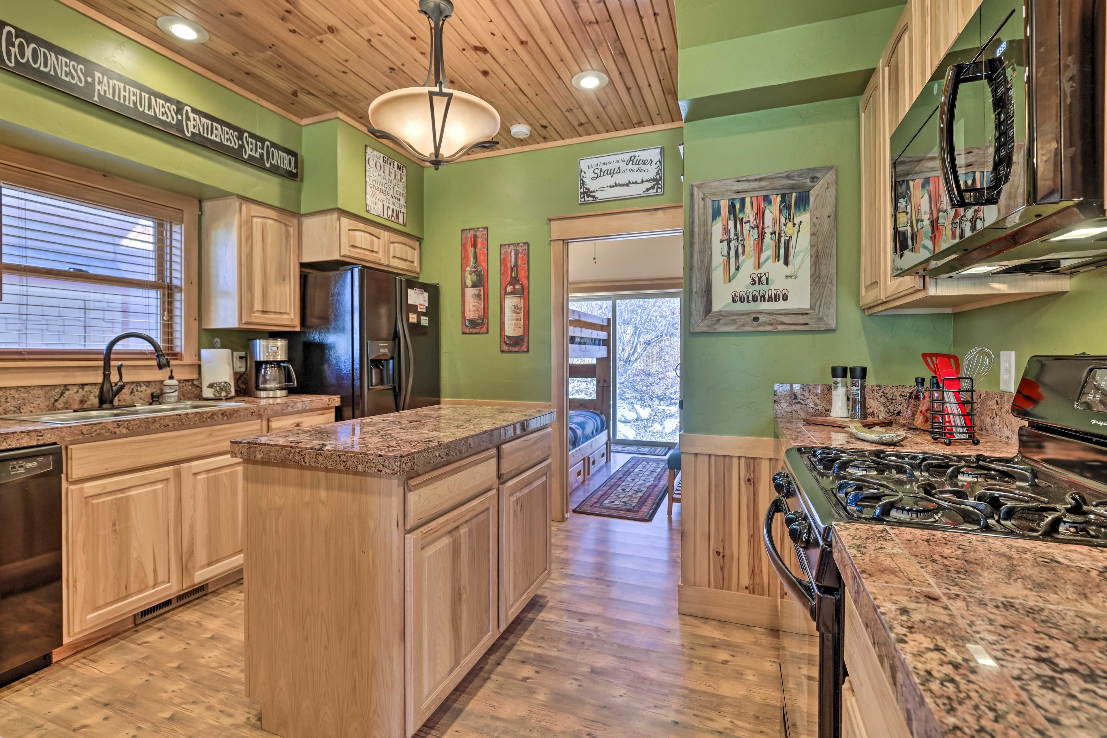 Kitchen | Drip Coffee Maker | Blender | Crockpot