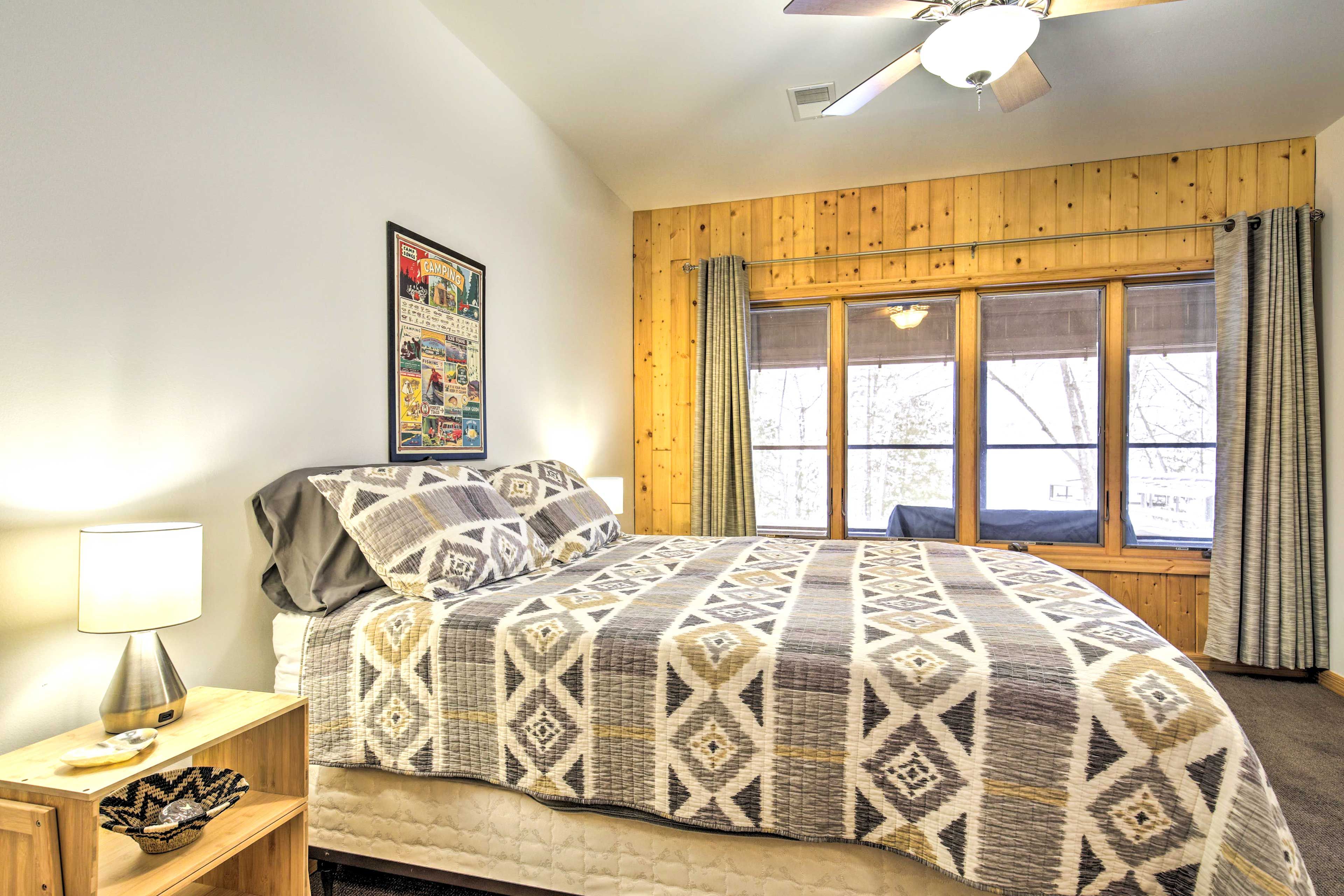 Bedroom 2 | Queen Bed