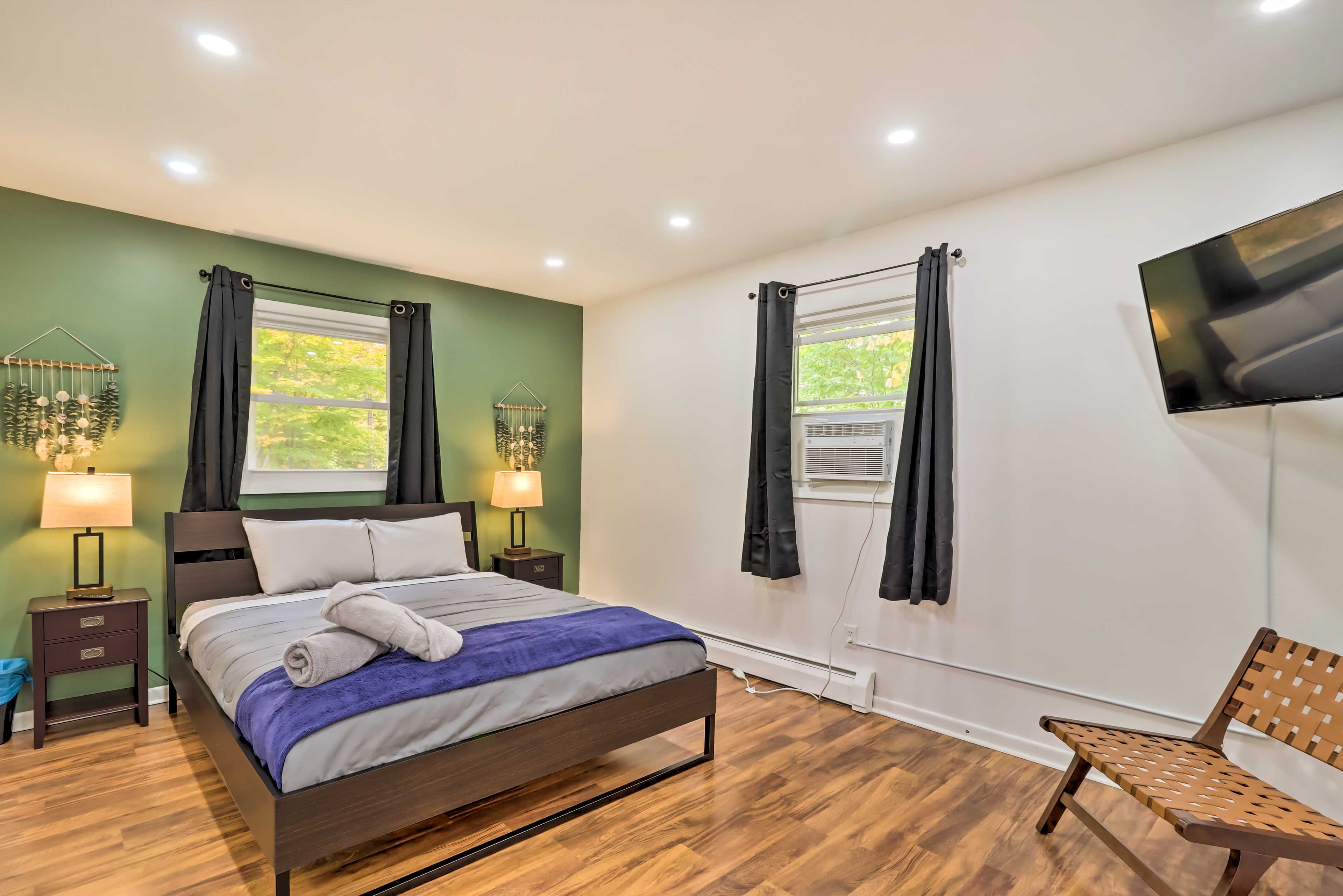 Bedroom 1 | Queen Bed | Linens Provided