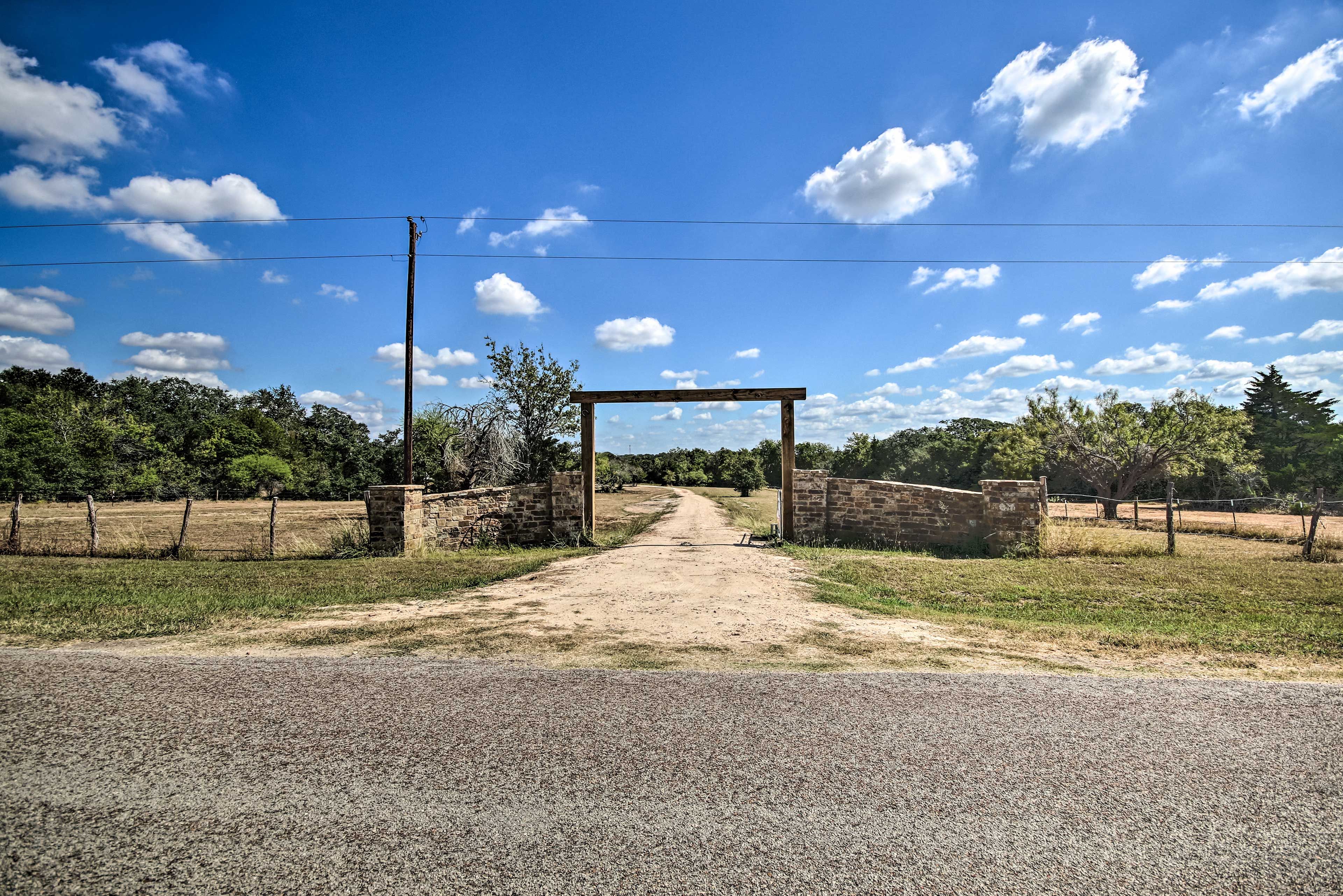 Exterior | Driveway (10 Vehicles)