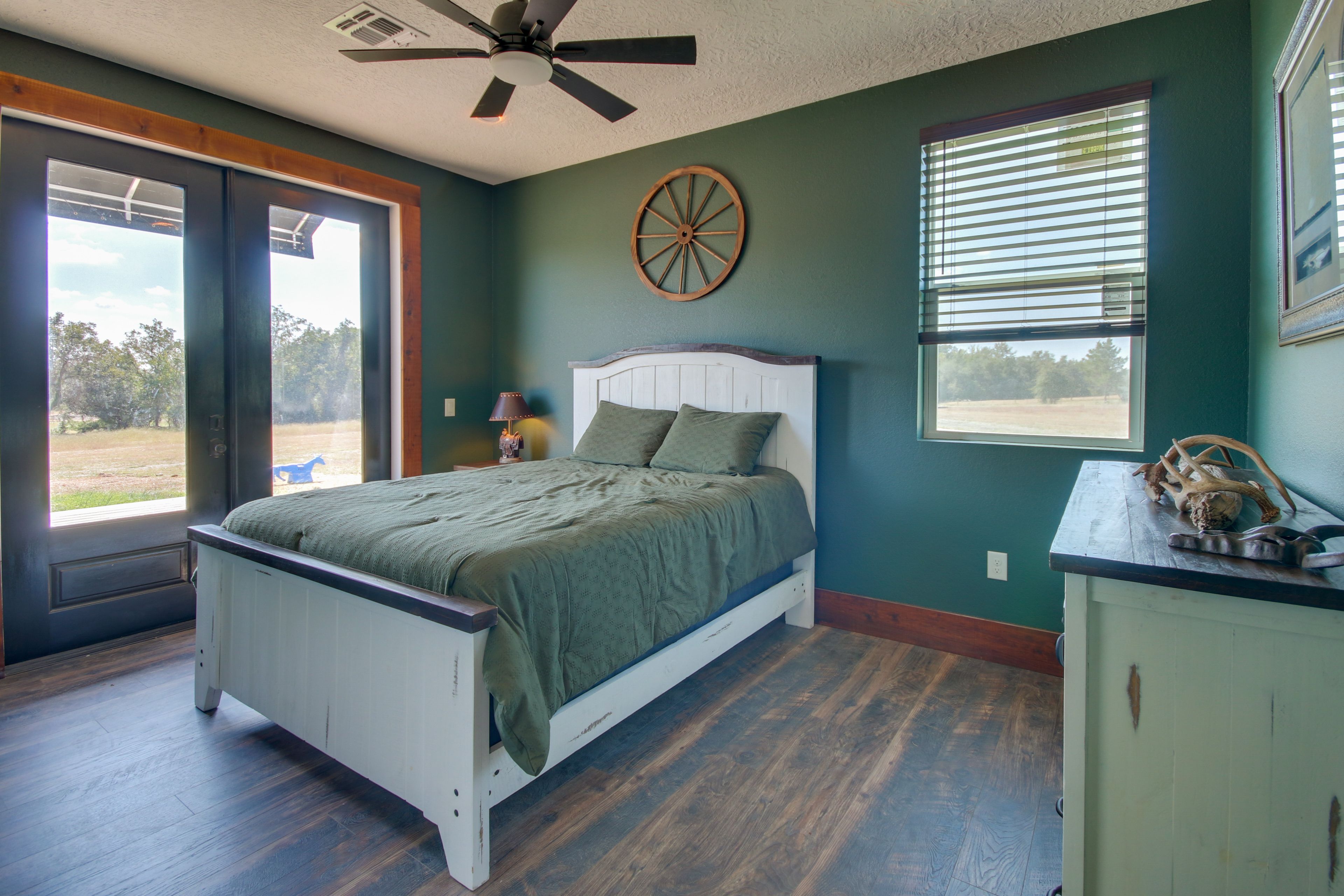 Bedroom 2 | Queen Bed