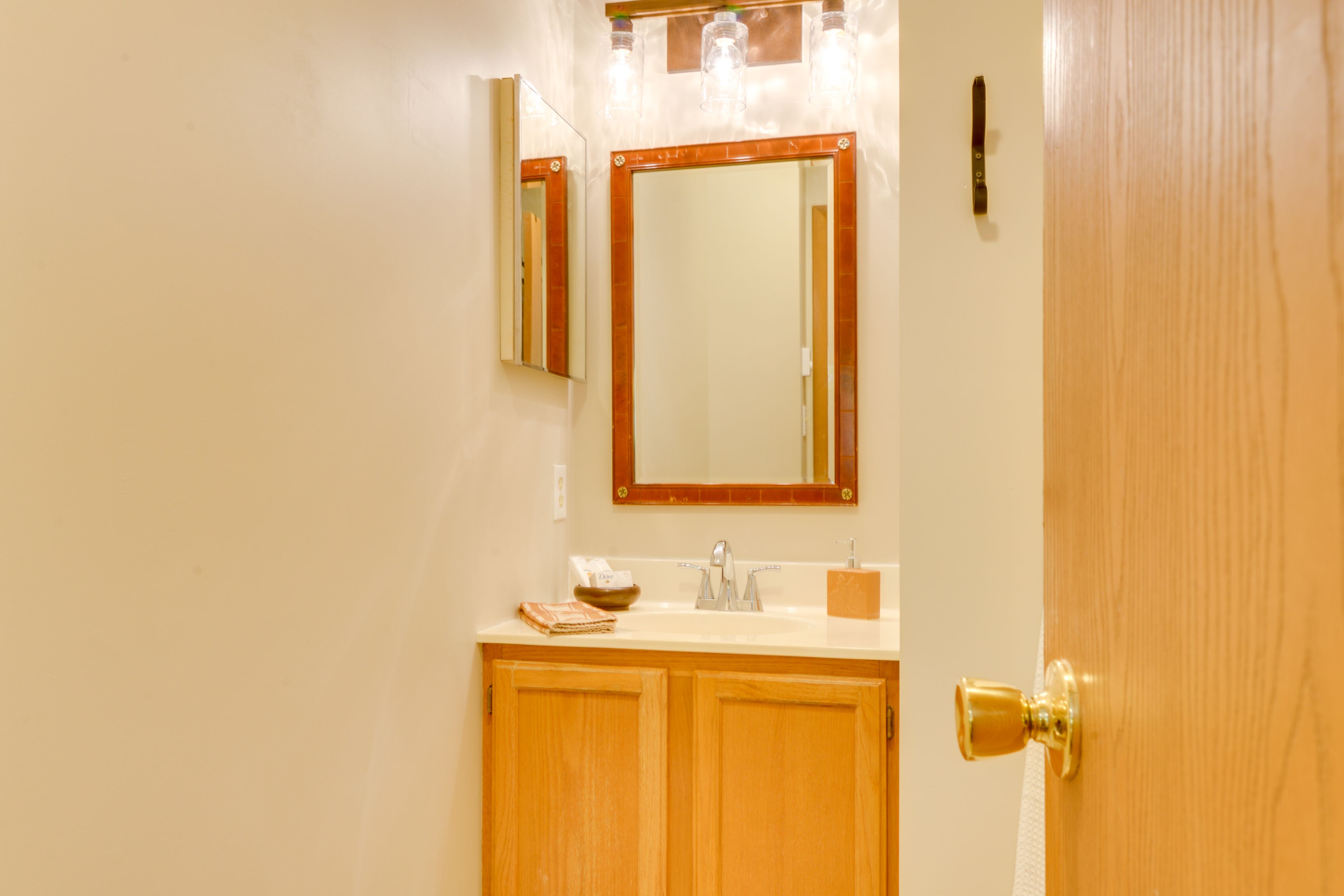 Bathroom | 2nd Floor | Complimentary Toiletries