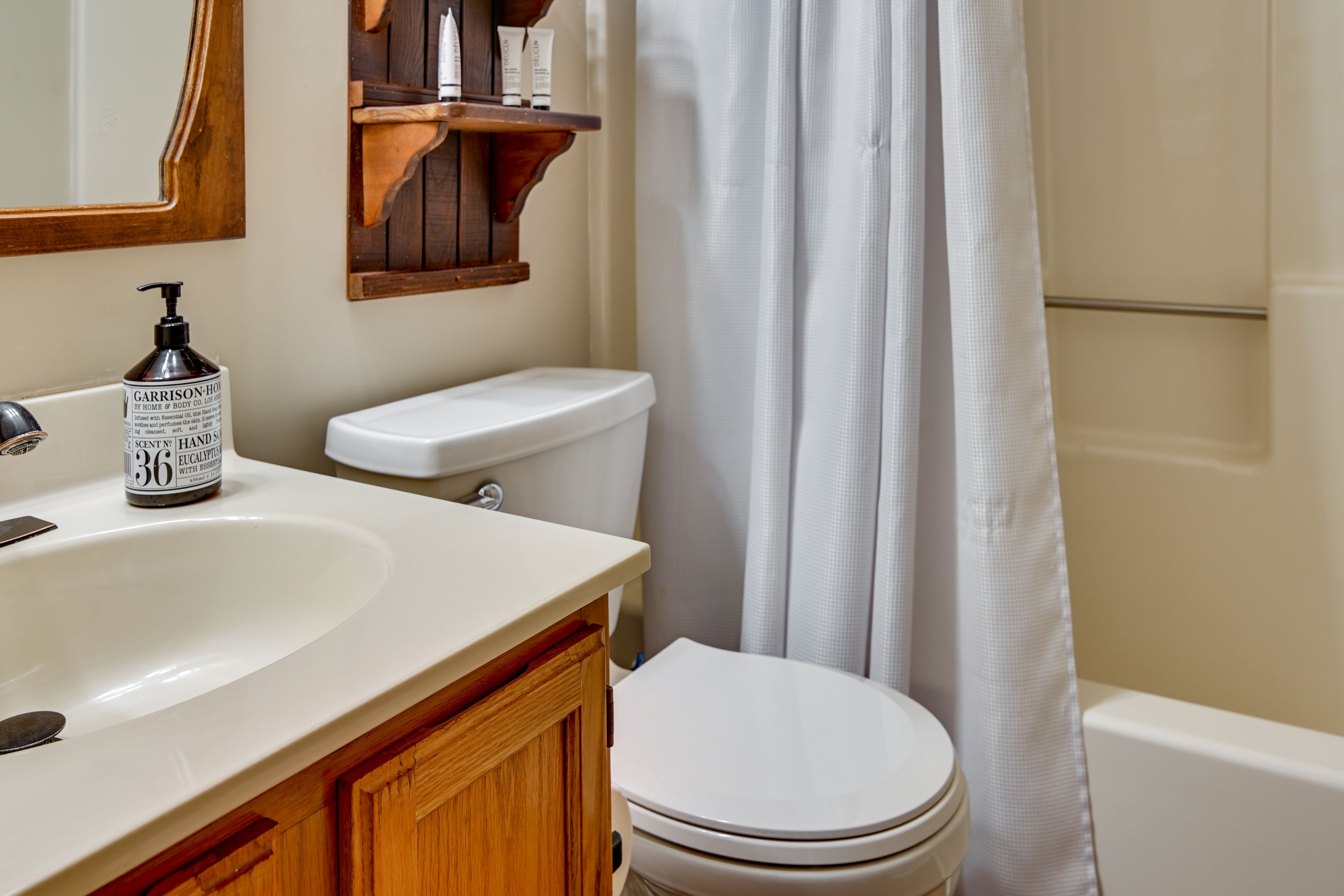 Full Bathroom | 2nd Floor