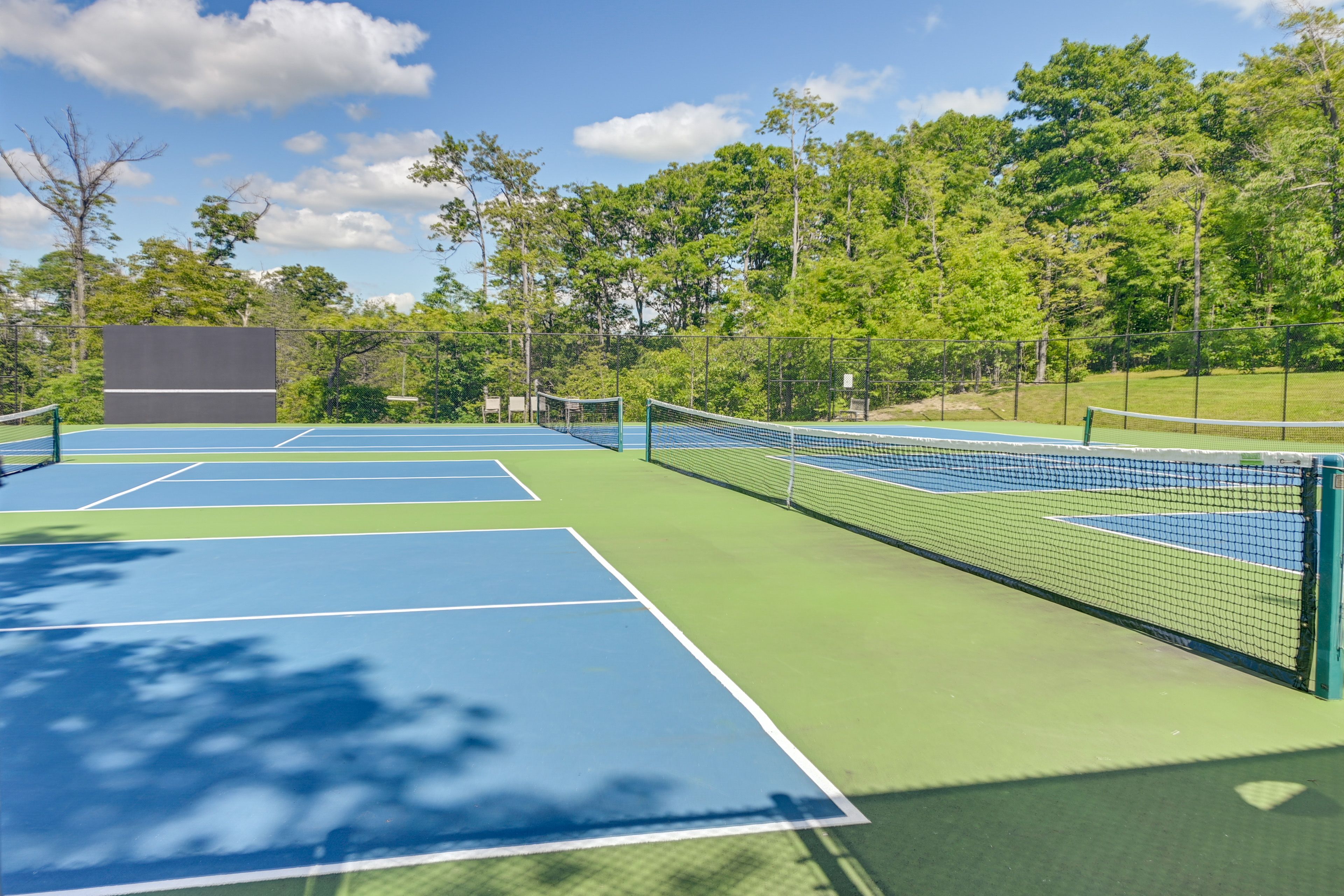 Community Amenities | Tennis & Pickleball Courts