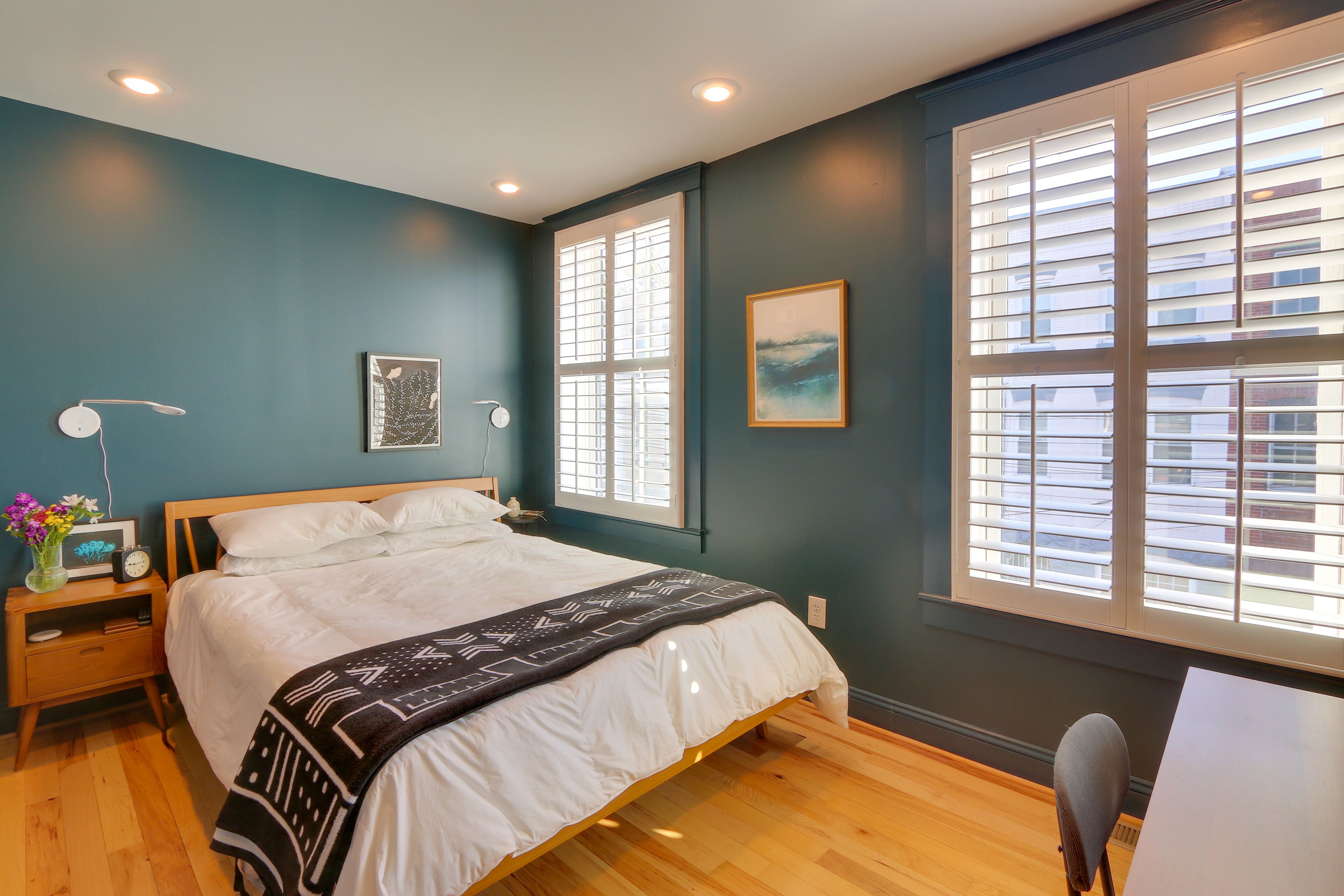 Bedroom 1 | Queen Bed | Smart TV | Workspace