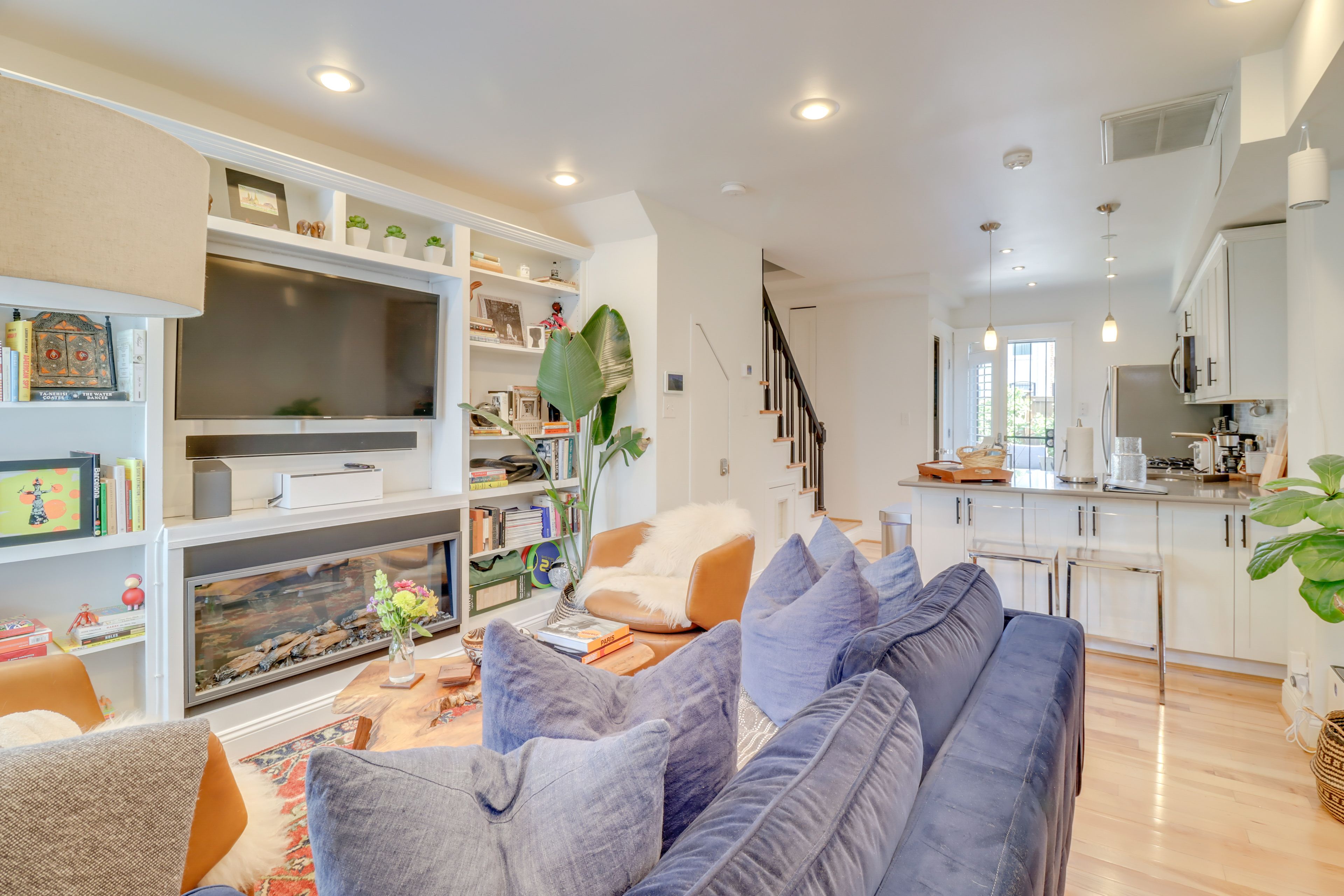 Living Room | Smart TV | Free WiFi | Central Heating & A/C | 1st Floor