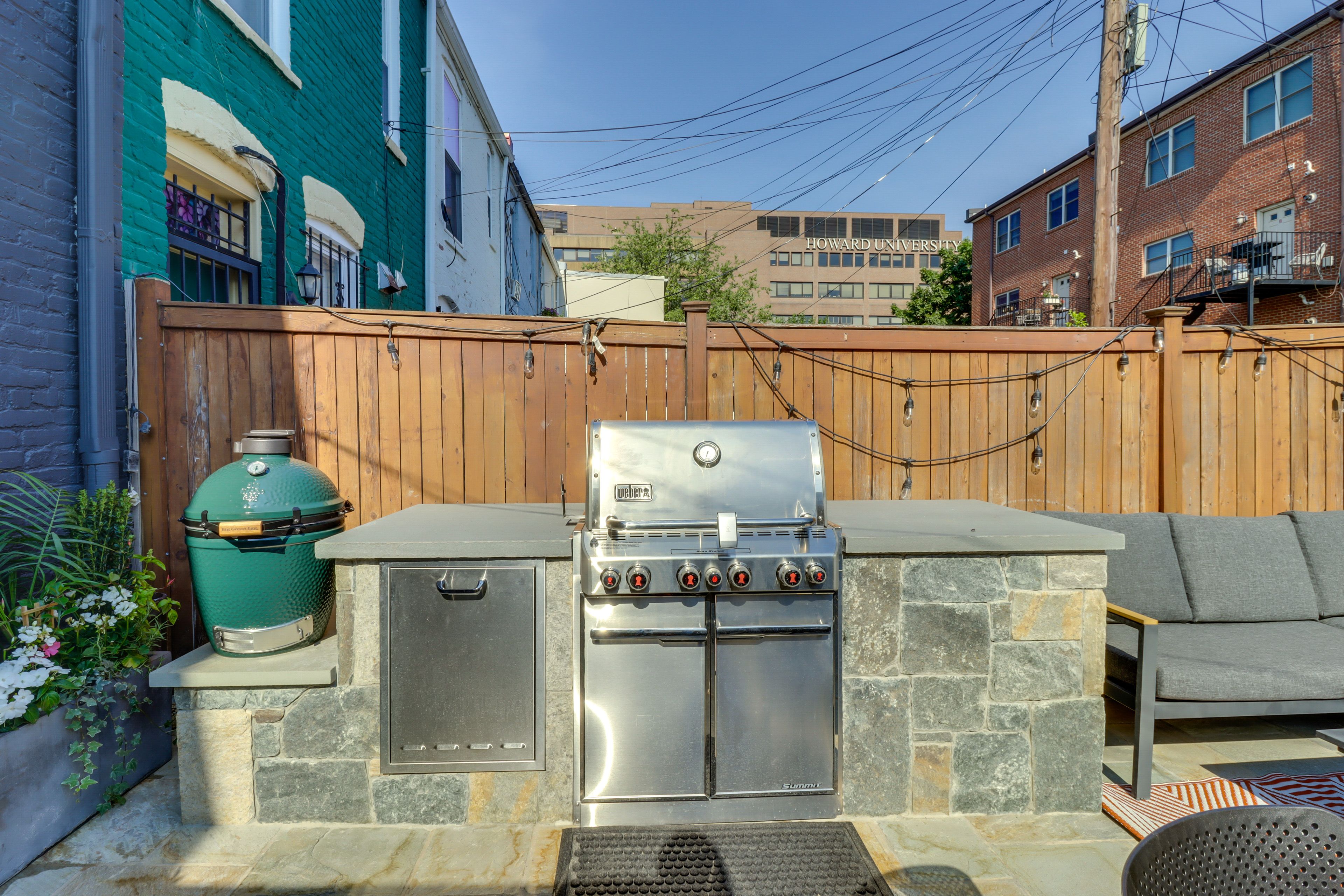 Gas & Charcoal Grills