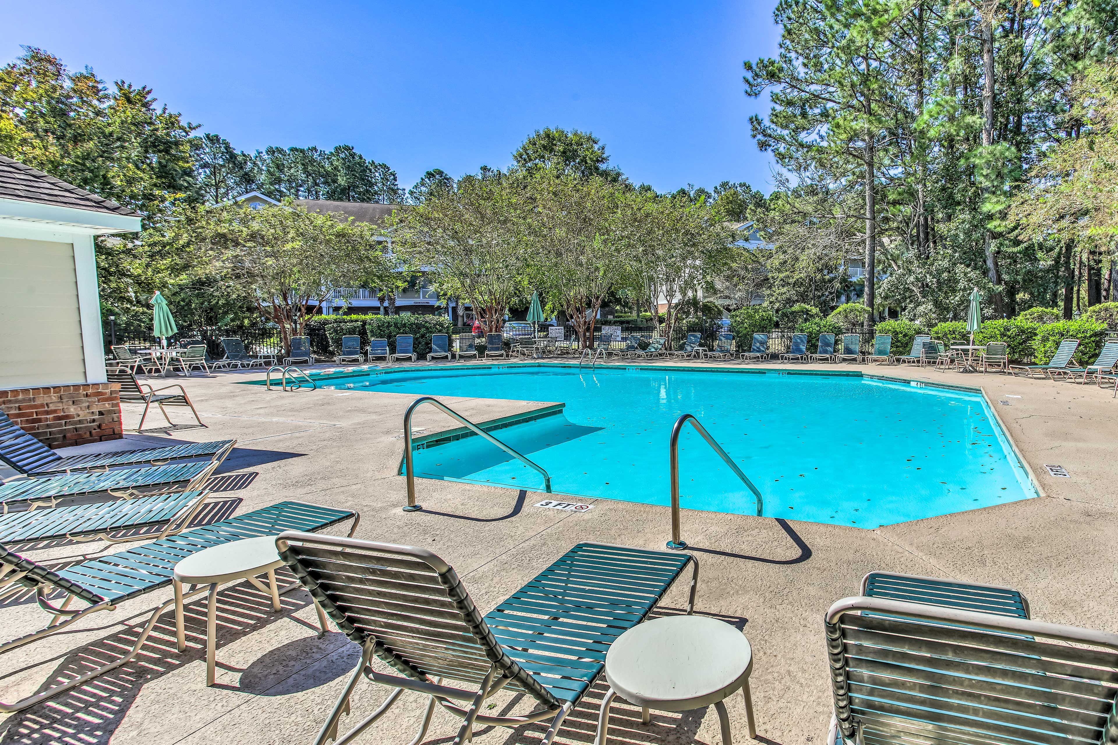 Community Amenities | Outdoor Pool
