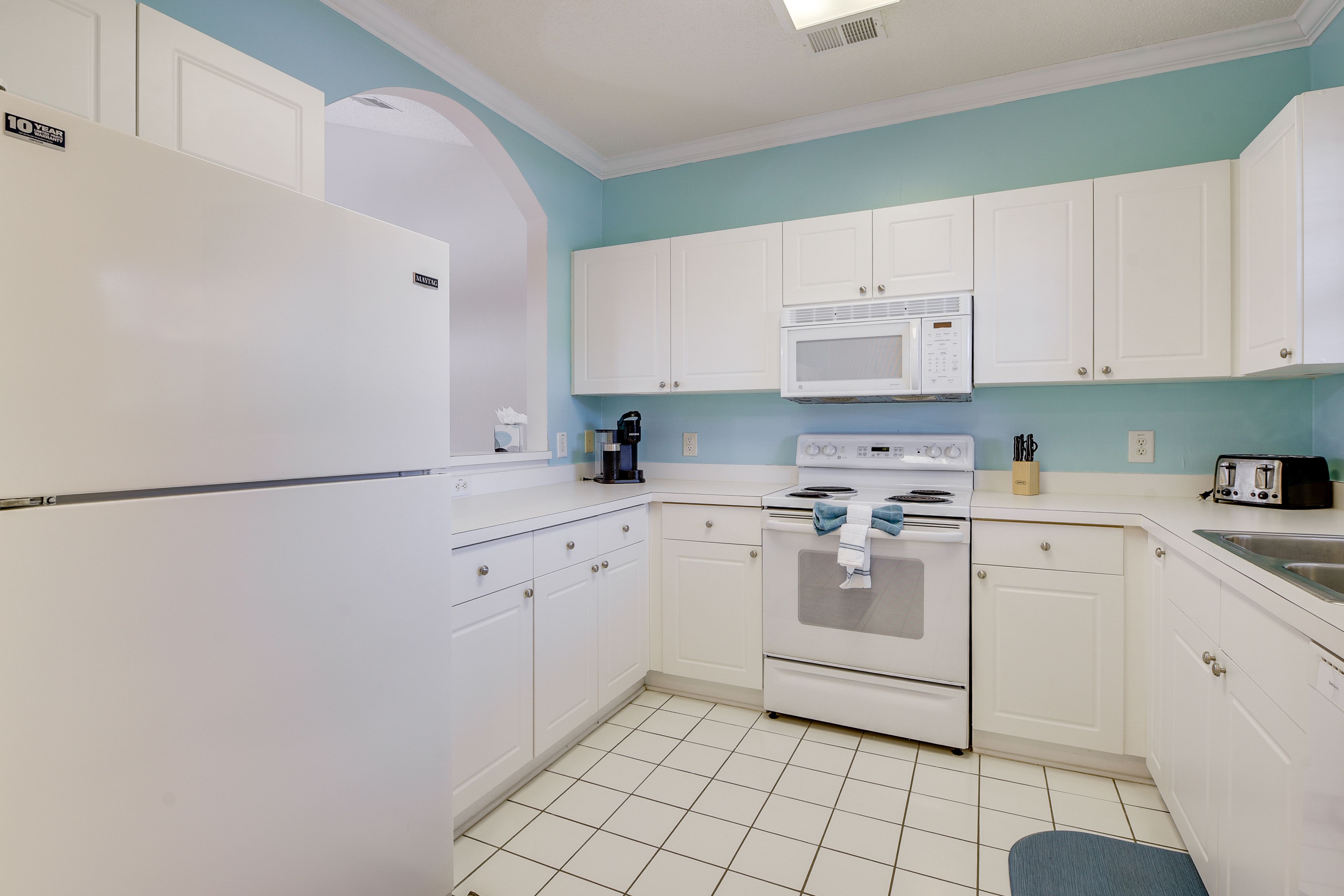 Kitchen | Keurig Coffee Maker | Blender | Cooking Basics