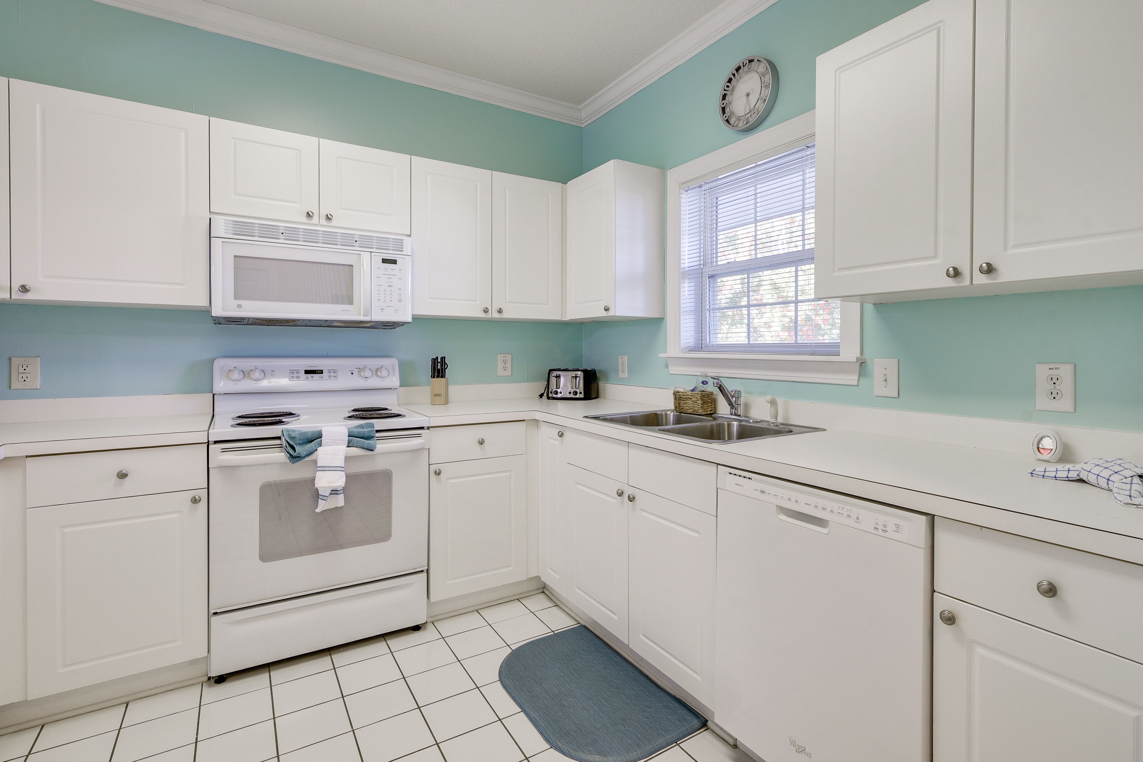 Kitchen | Single-Story Condo | In-Unit Laundry