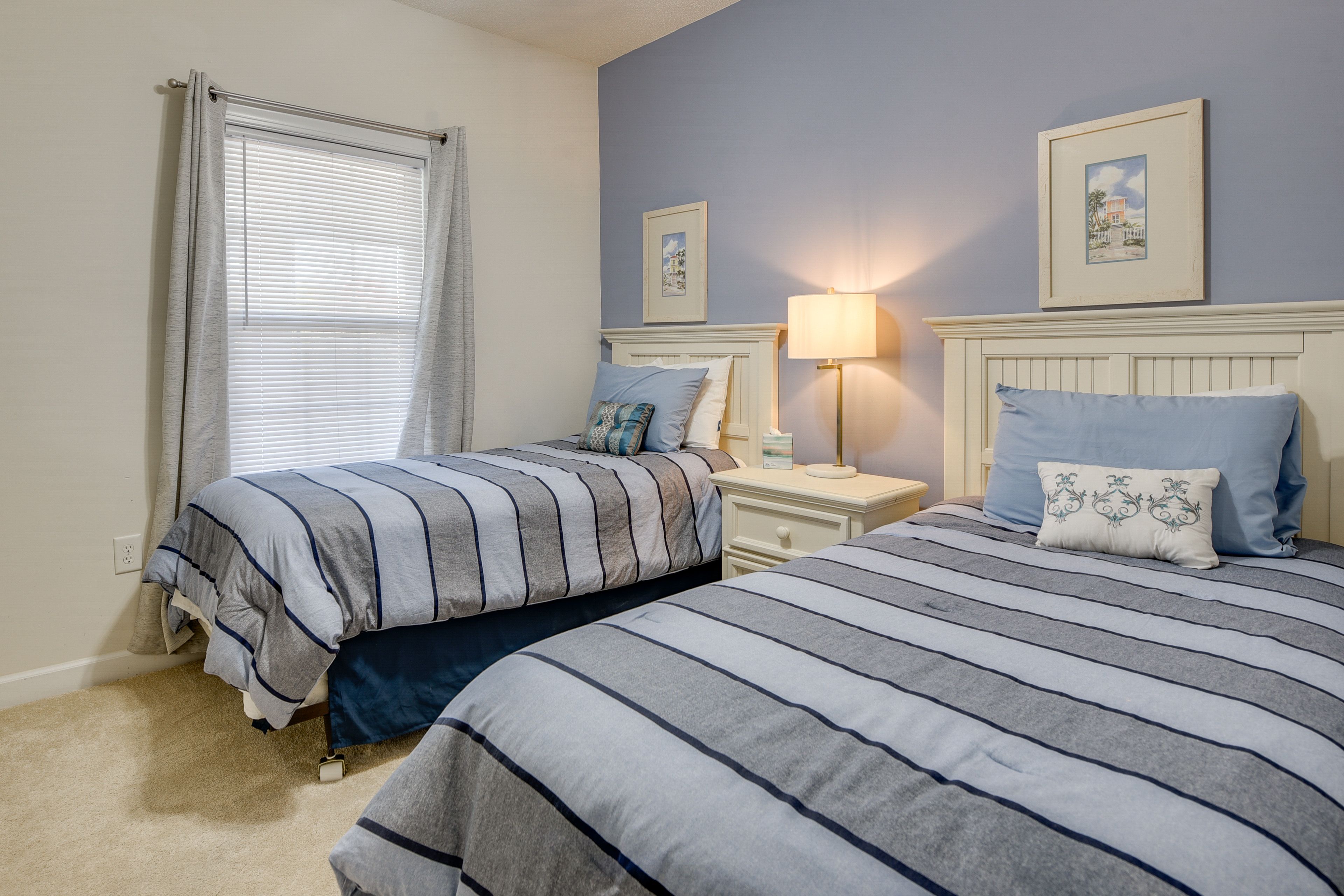 Bedroom 2 | 2 Twin Beds | Smart TV