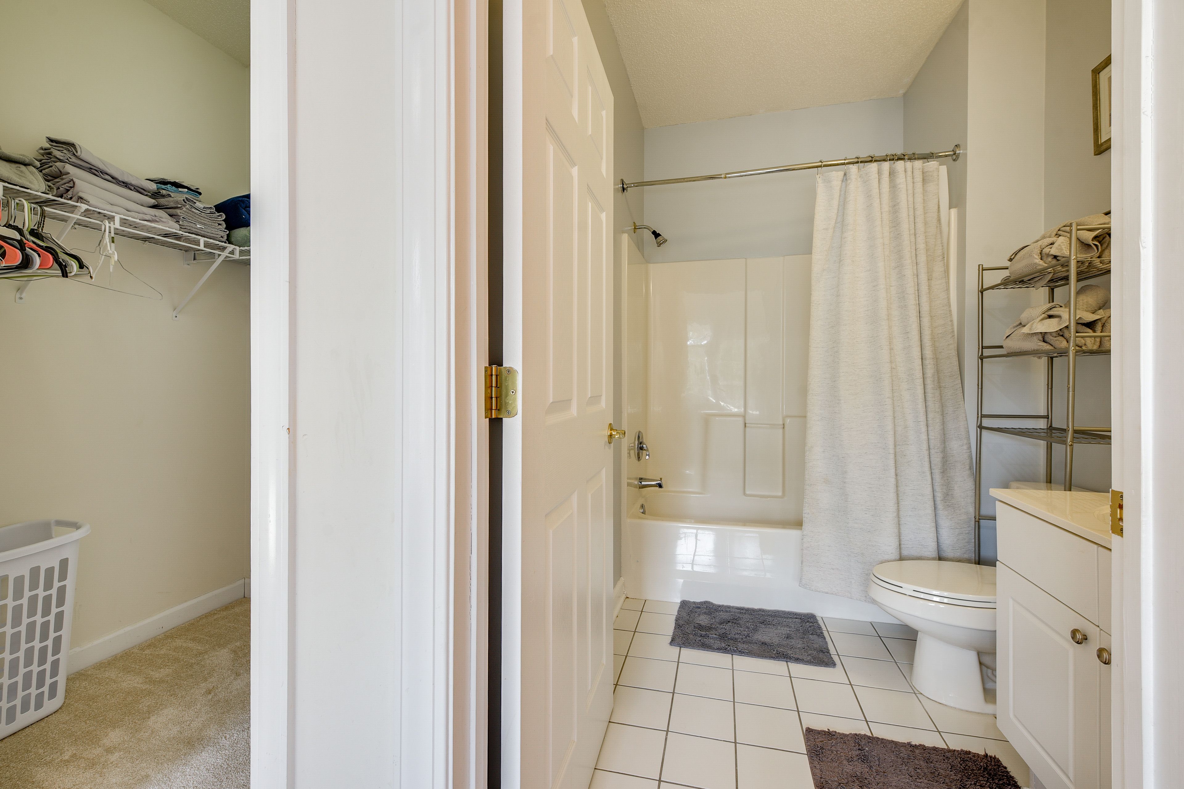 En-Suite Bathroom | Towels Provided | Complimentary Toiletries