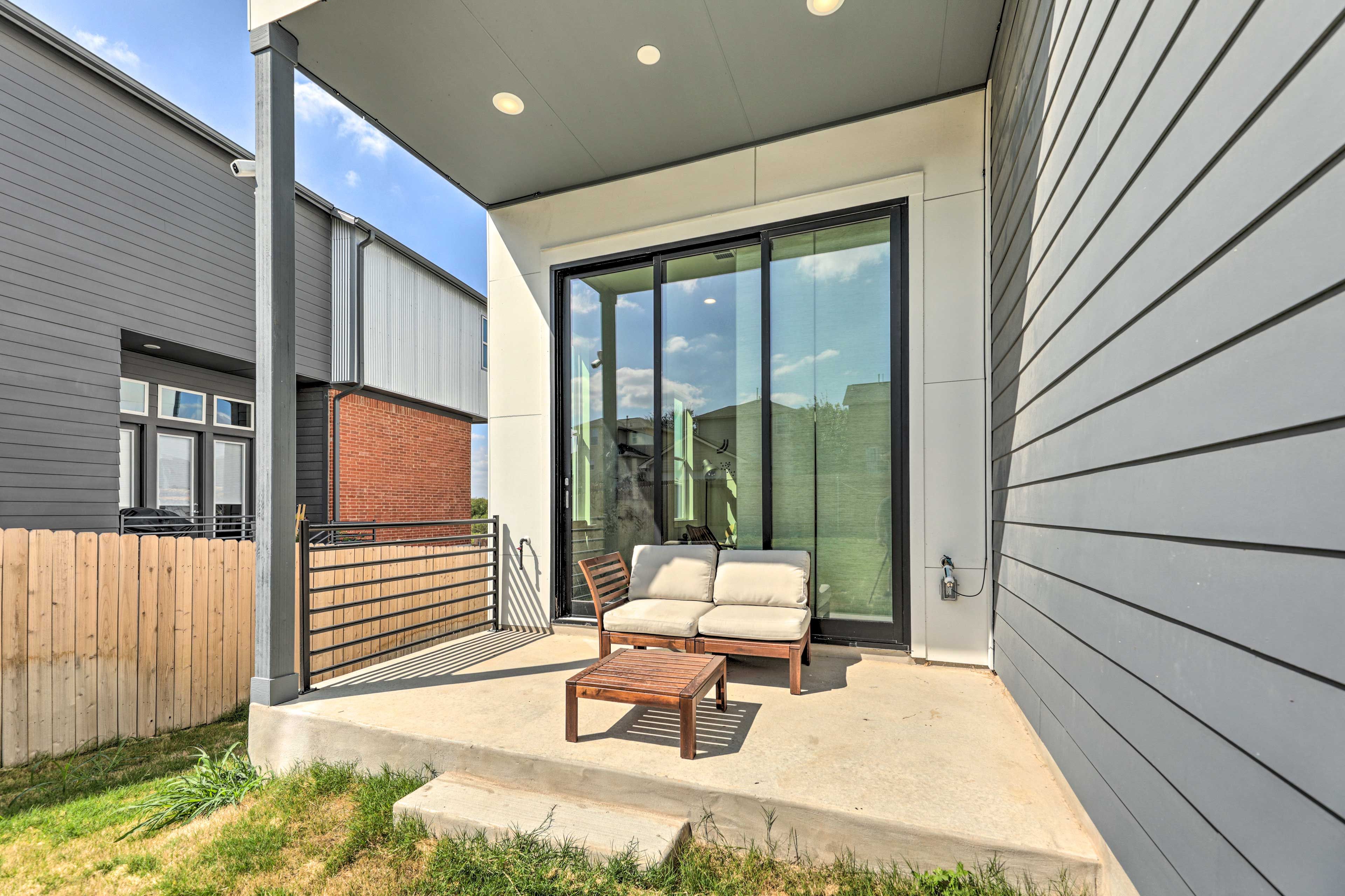 Furnished Patio | 4 Exterior Security Cameras (Facing Out)