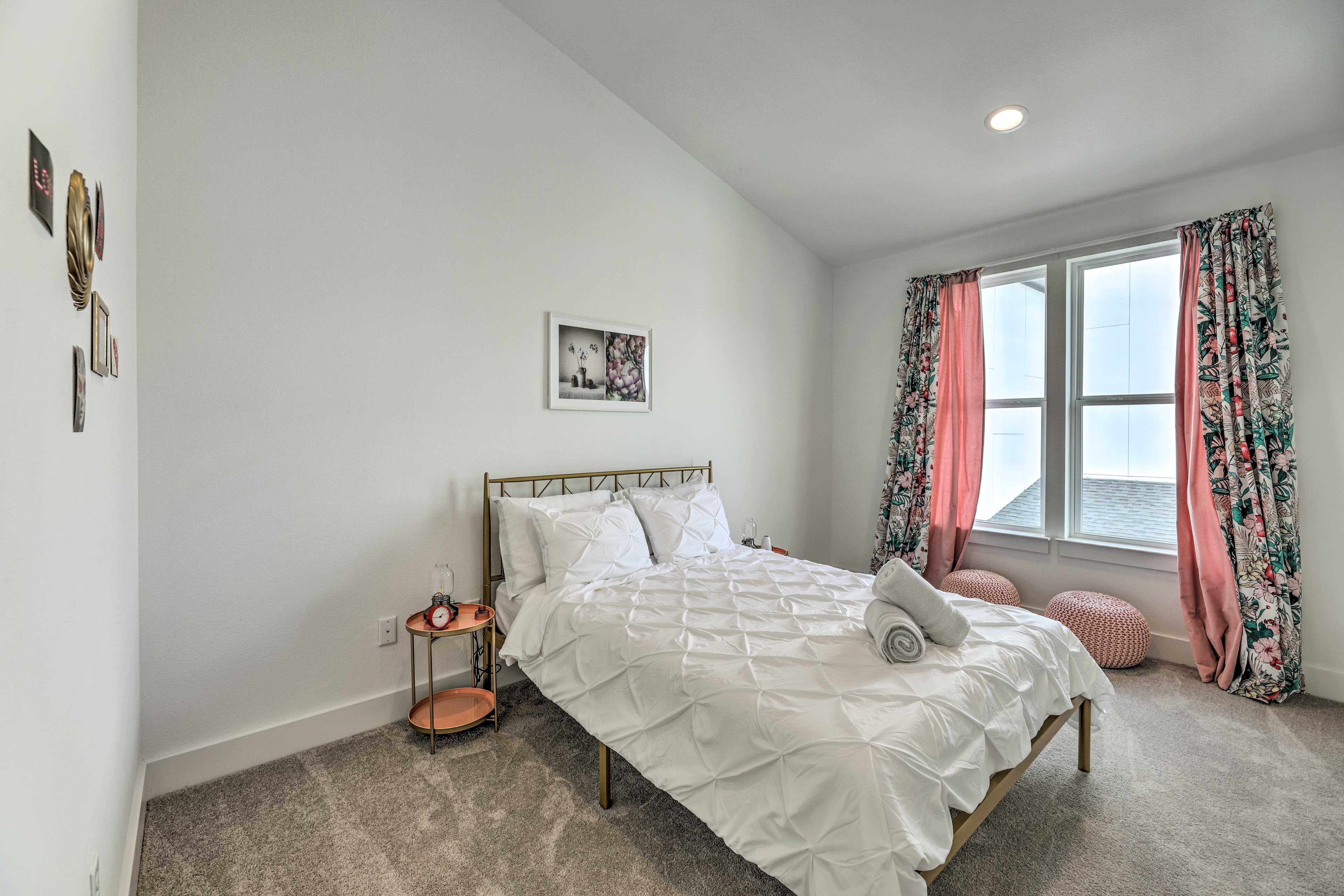 Bedroom 2 | Queen Bed